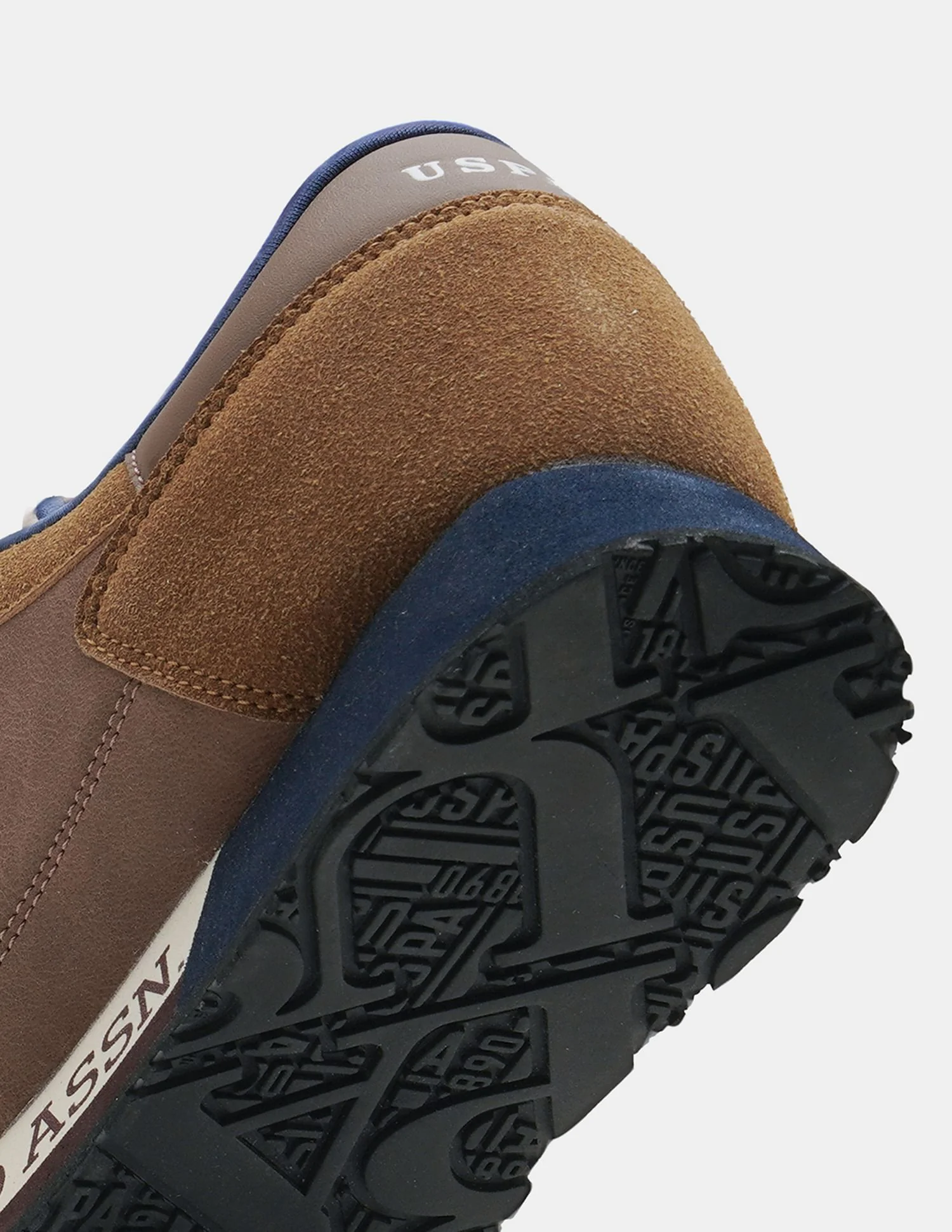 Men Caspian 2.0 Colour Blocked Sneakers - Image 10