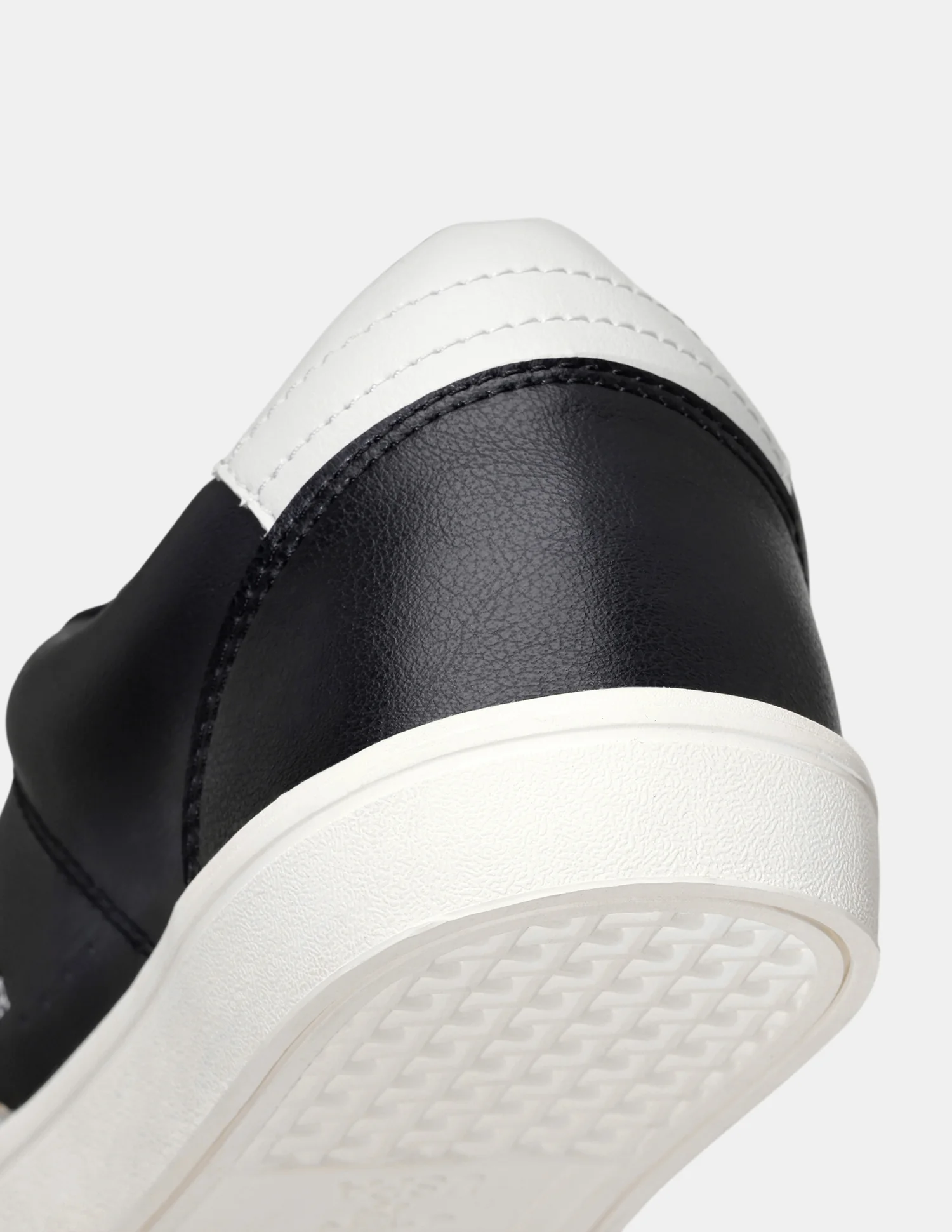 Men Chivery Colour Blocked Sneakers - Image 5