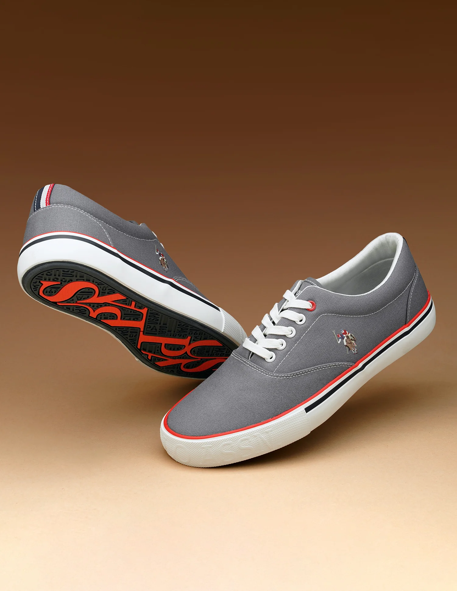 Men Clyde Solid Sneakers