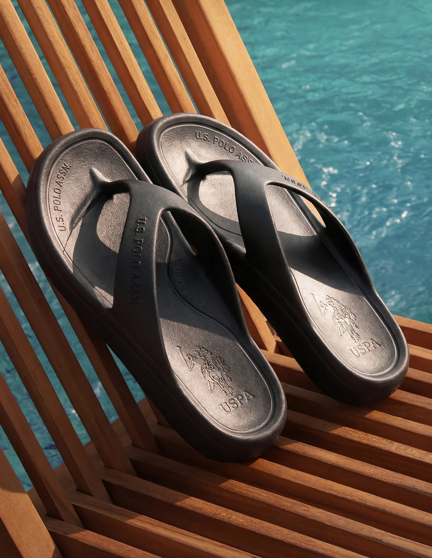 Men Cole V-Strap Flip Flops