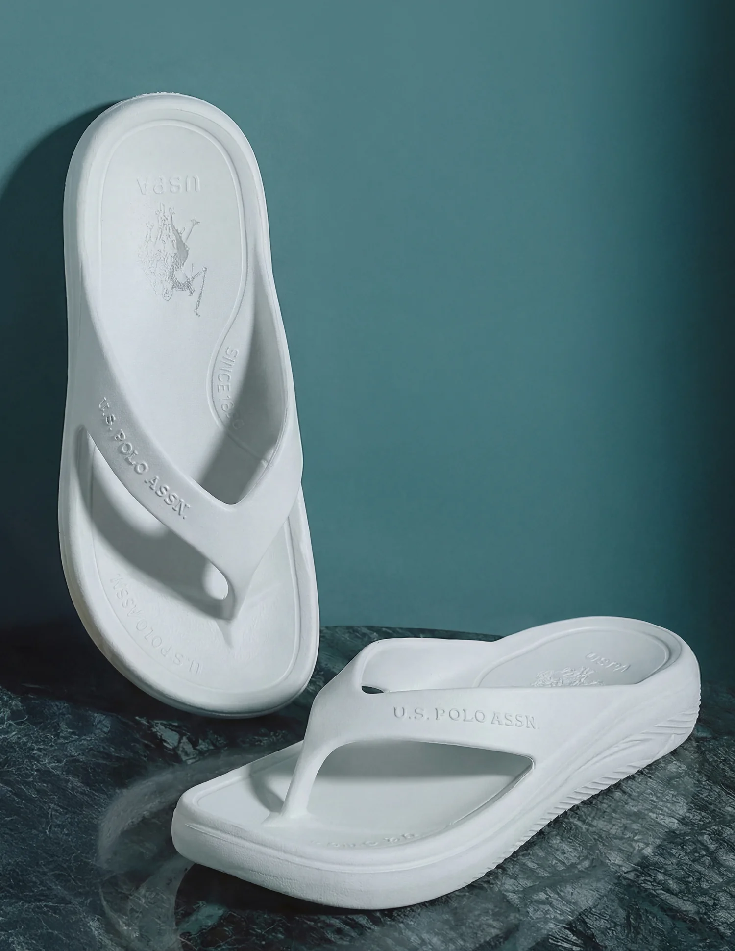 Men Cole V-Strap Flip Flops