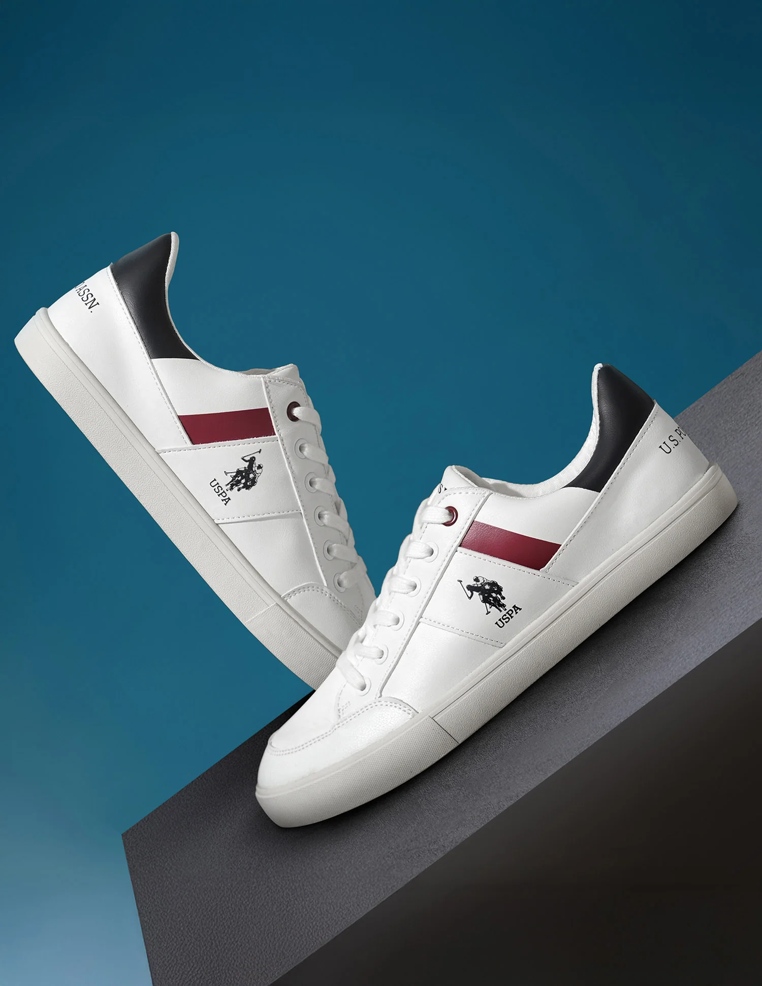 Men Narlin 2.0 Colourblocked Sneakers