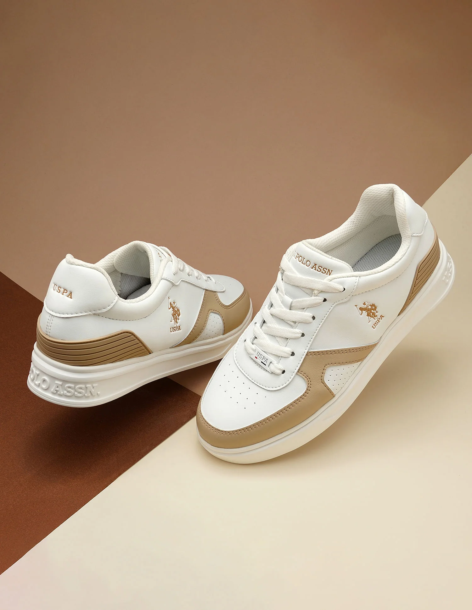 Men Nebo Colourblocked Sneakers