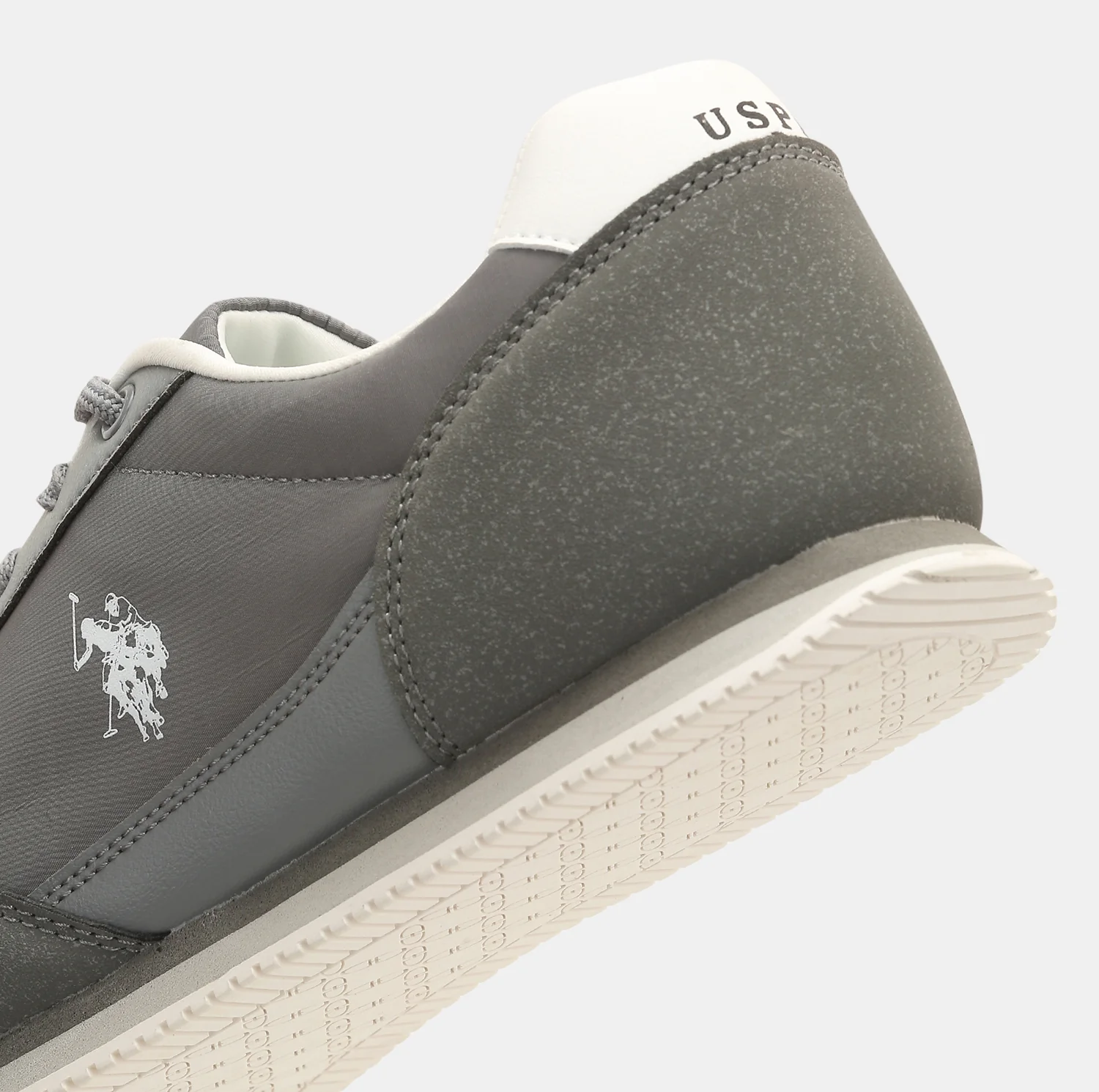 Men Solid Treviri Sneakers - Image 5