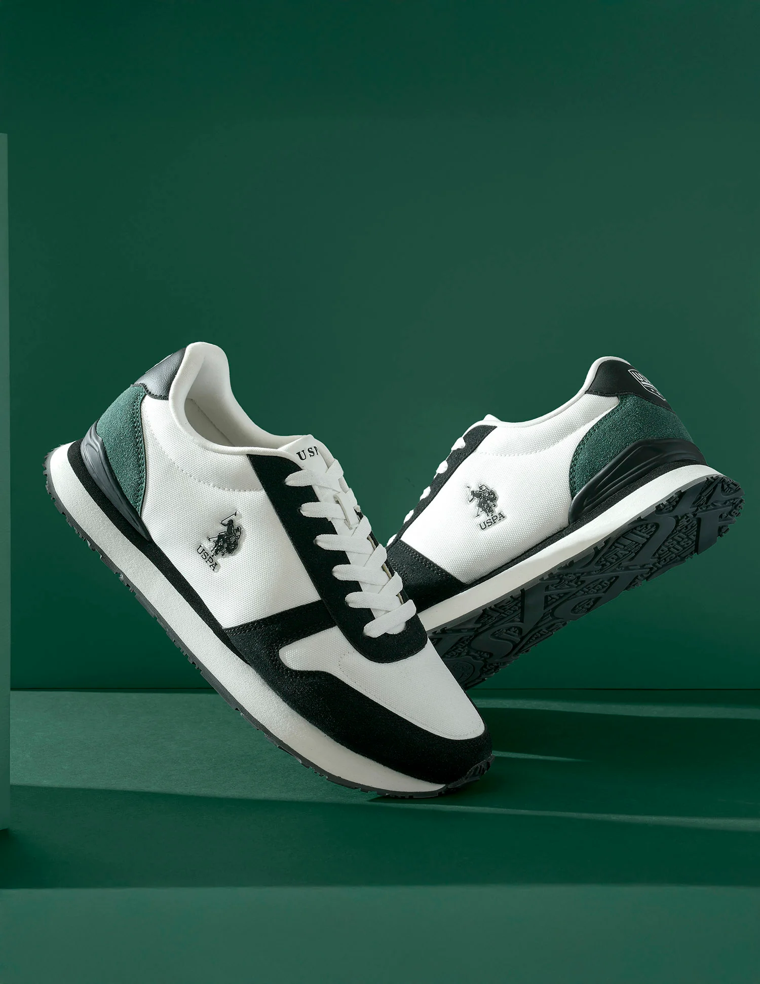 Men Tregon Colourblocked Sneakers