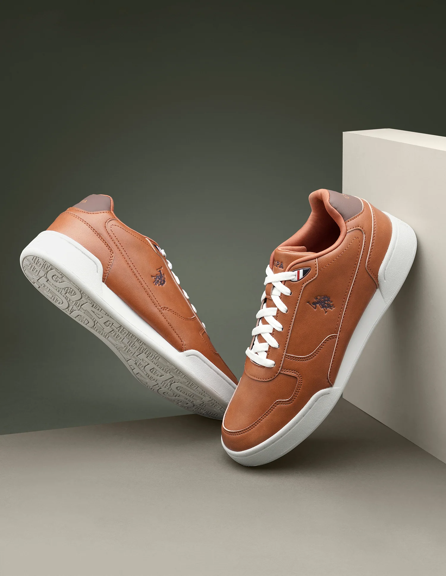 Men Valentin Solid Sneaker