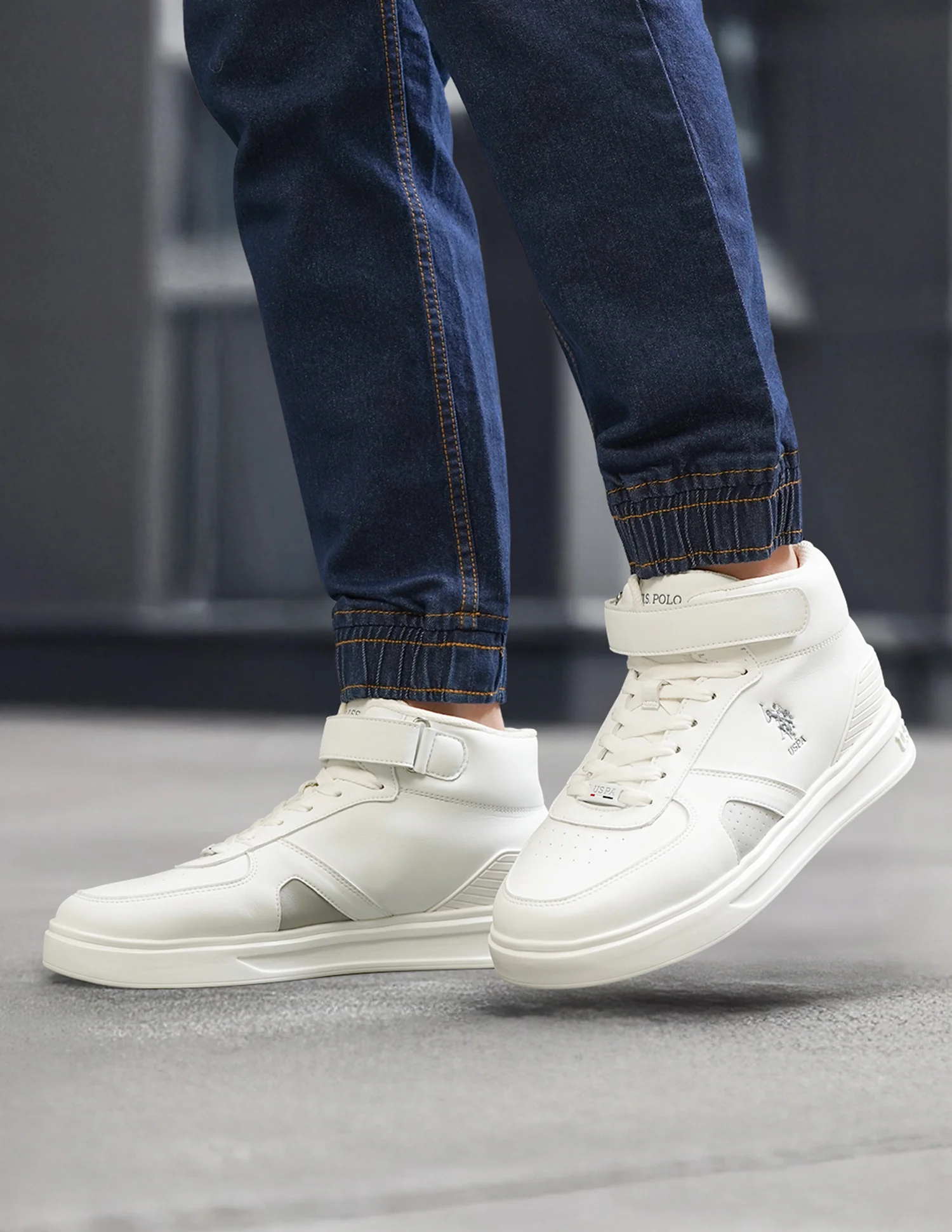 Men Velino Solid Sneakers