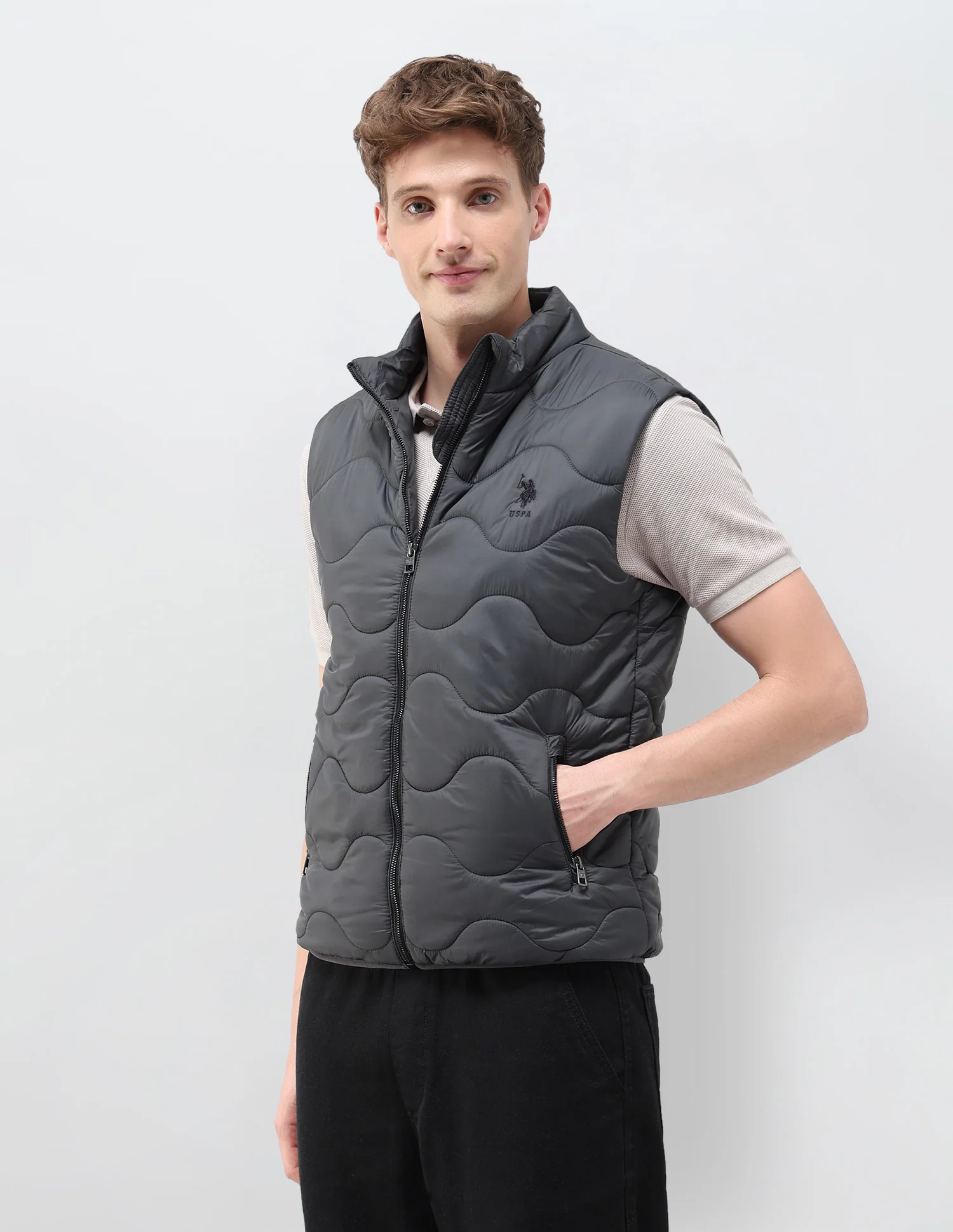 Regular Fit Sleeveless Quilted Jacket - Image 4