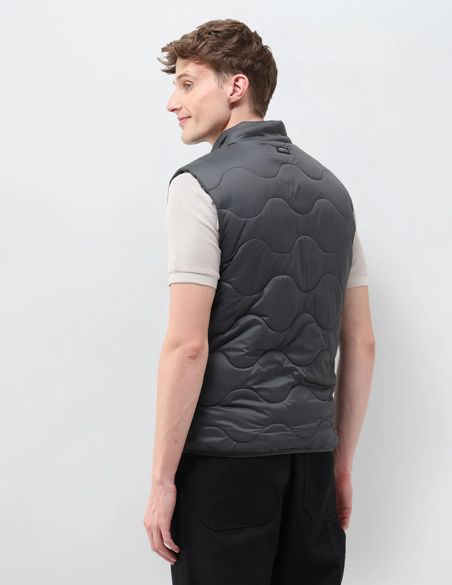 Regular Fit Sleeveless Quilted Jacket - Image 5