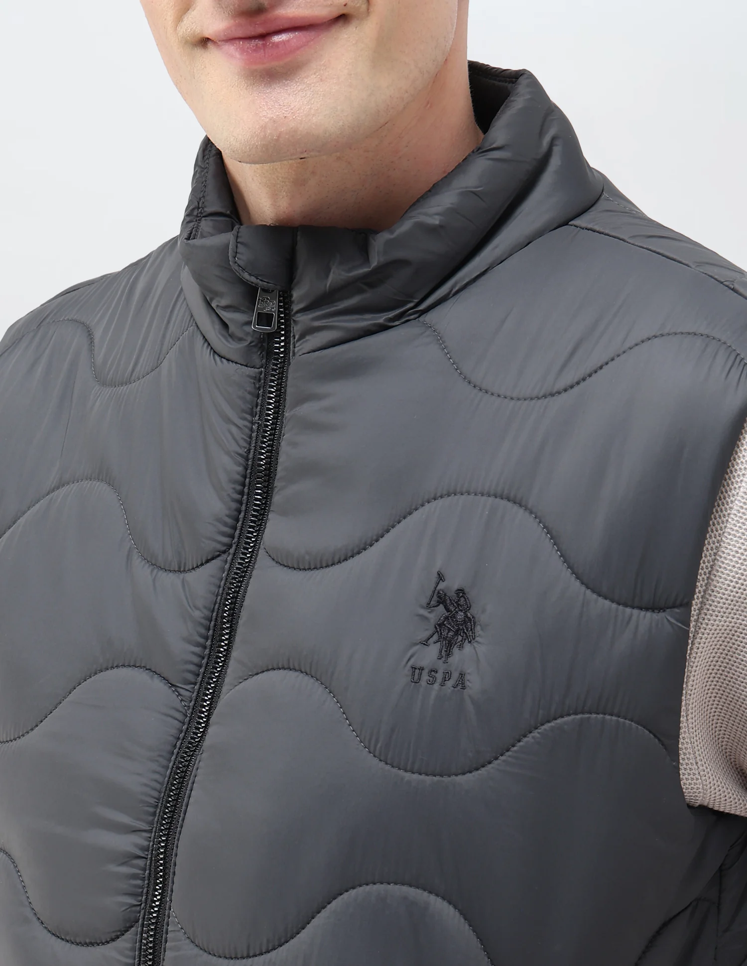 Regular Fit Sleeveless Quilted Jacket - Image 7