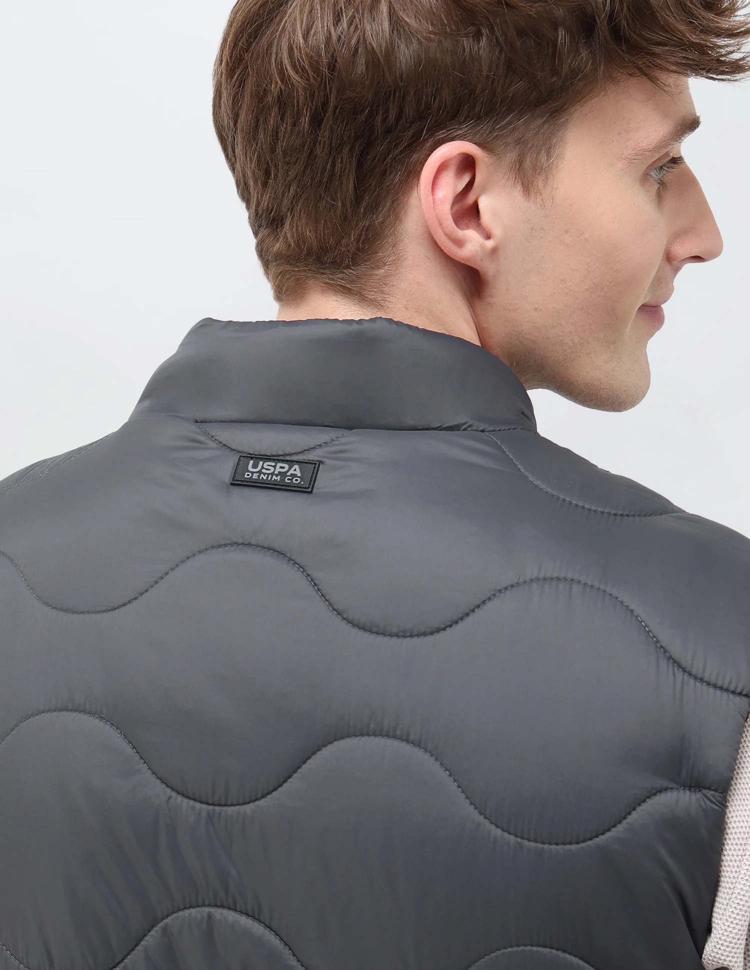 Regular Fit Sleeveless Quilted Jacket - Image 8