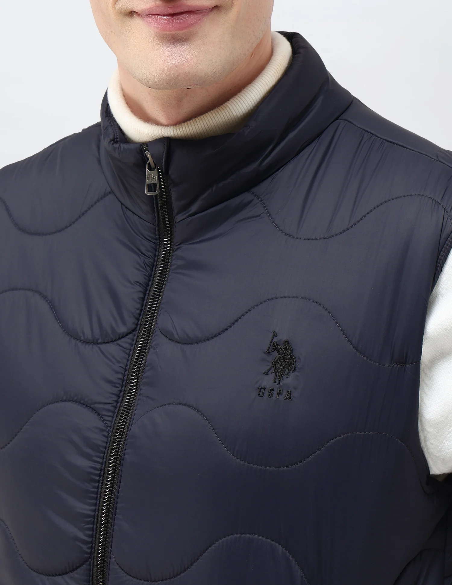 Regular Fit Sleeveless Quilted Jacket - Image 7