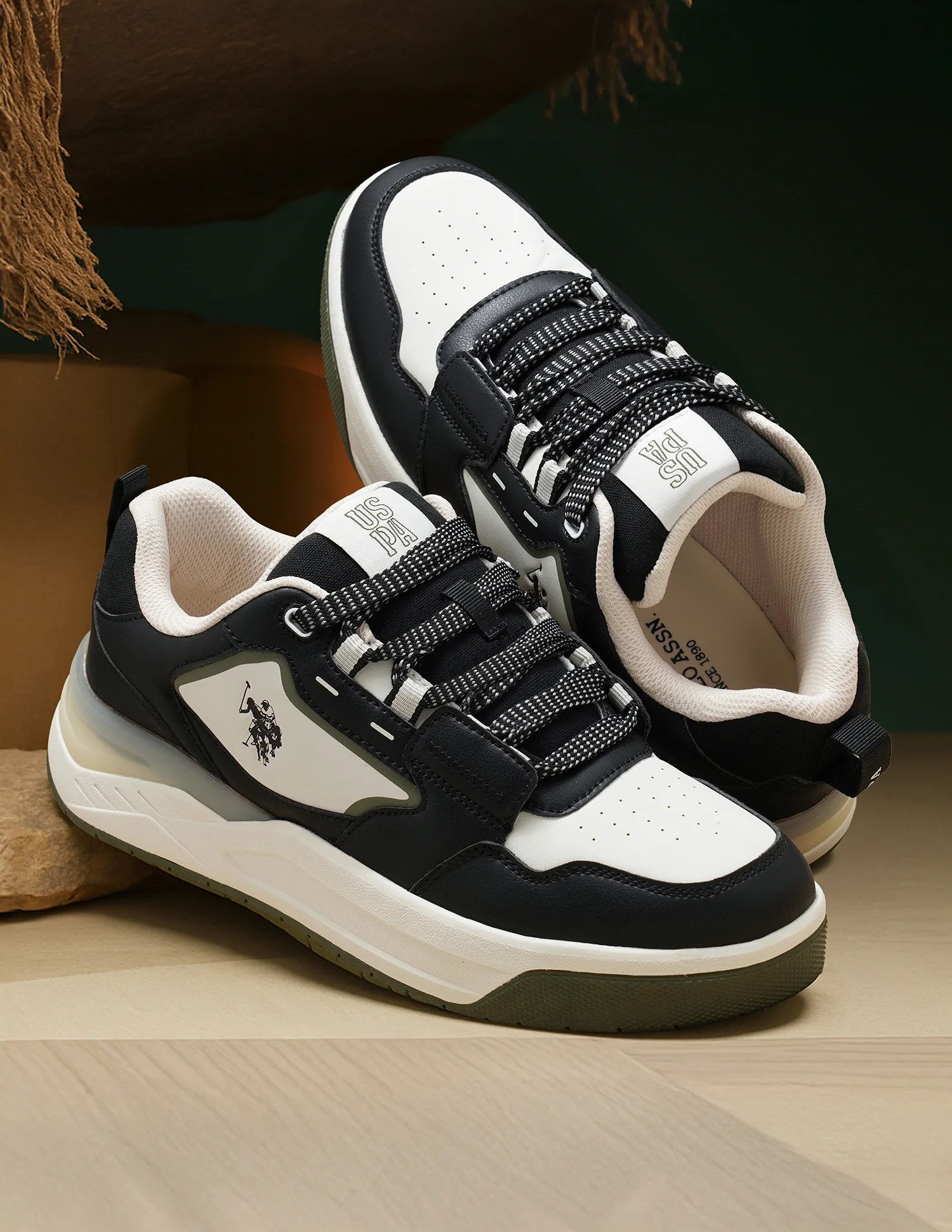 Round Toe Colourblocked Vander Sneakers