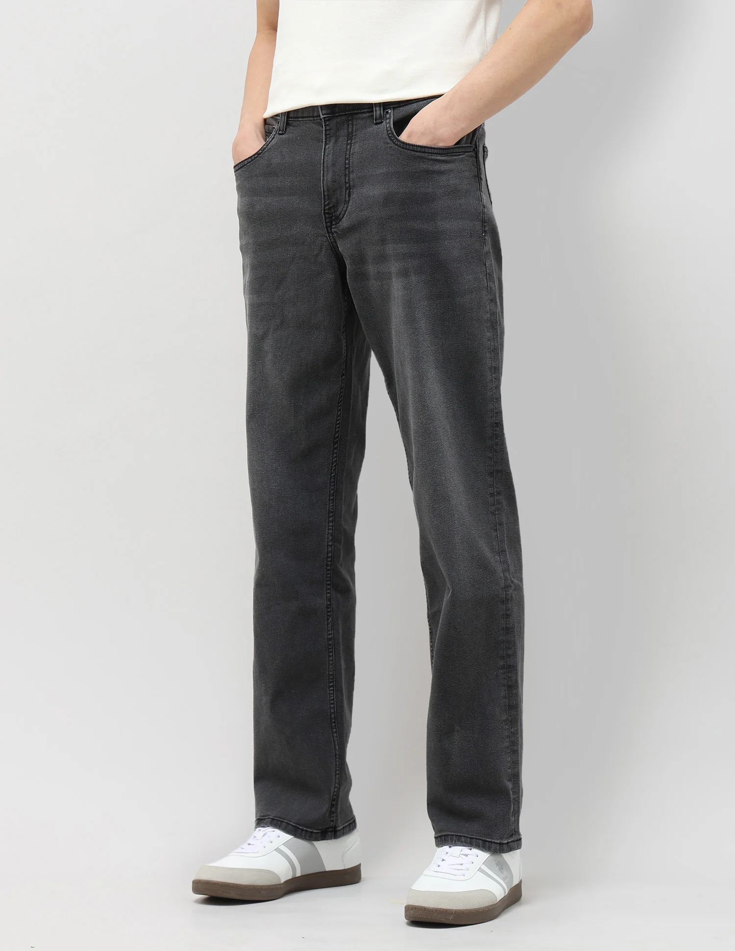 Shawn Relaxed Fit Black Jeans