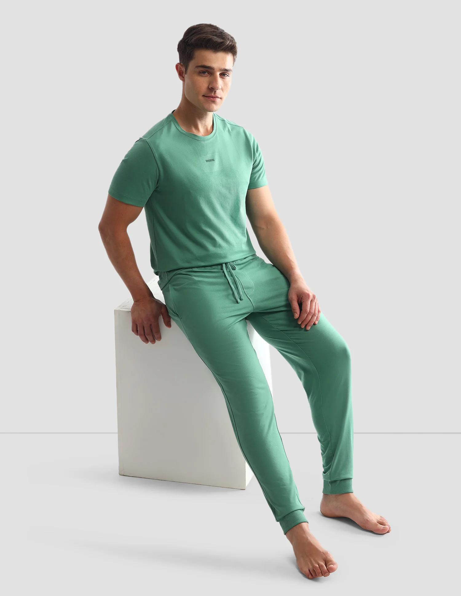 Solid Mid-Rise Solid OJ007 Joggers - Image 4