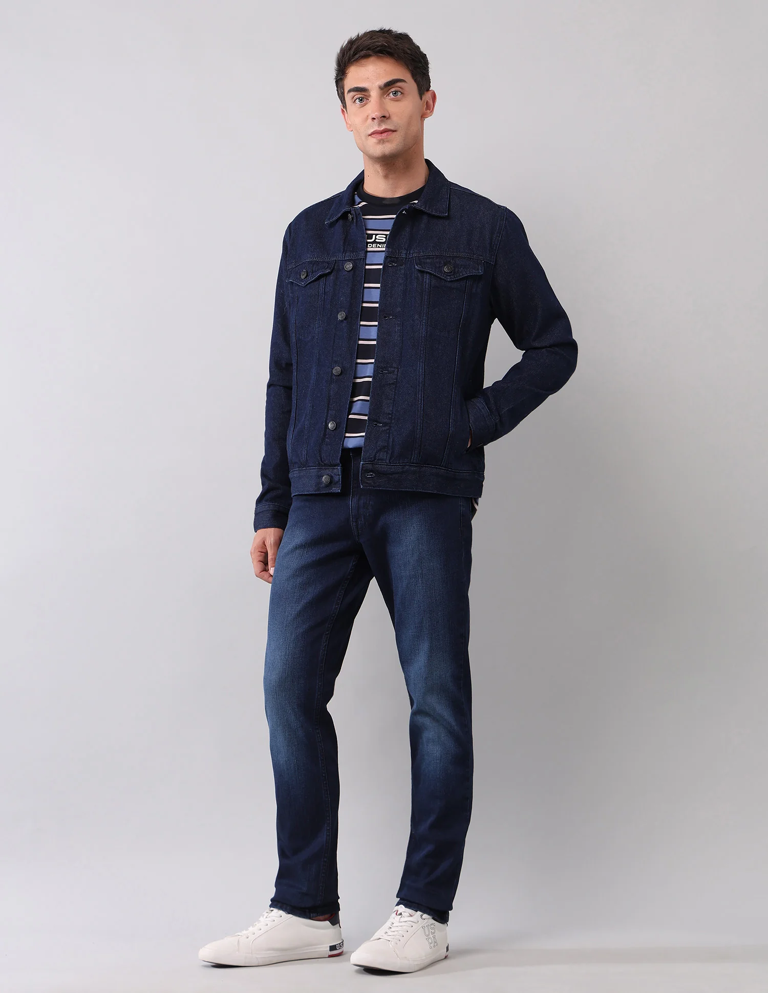 Solid Regular Fit Denim Jacket - Image 3