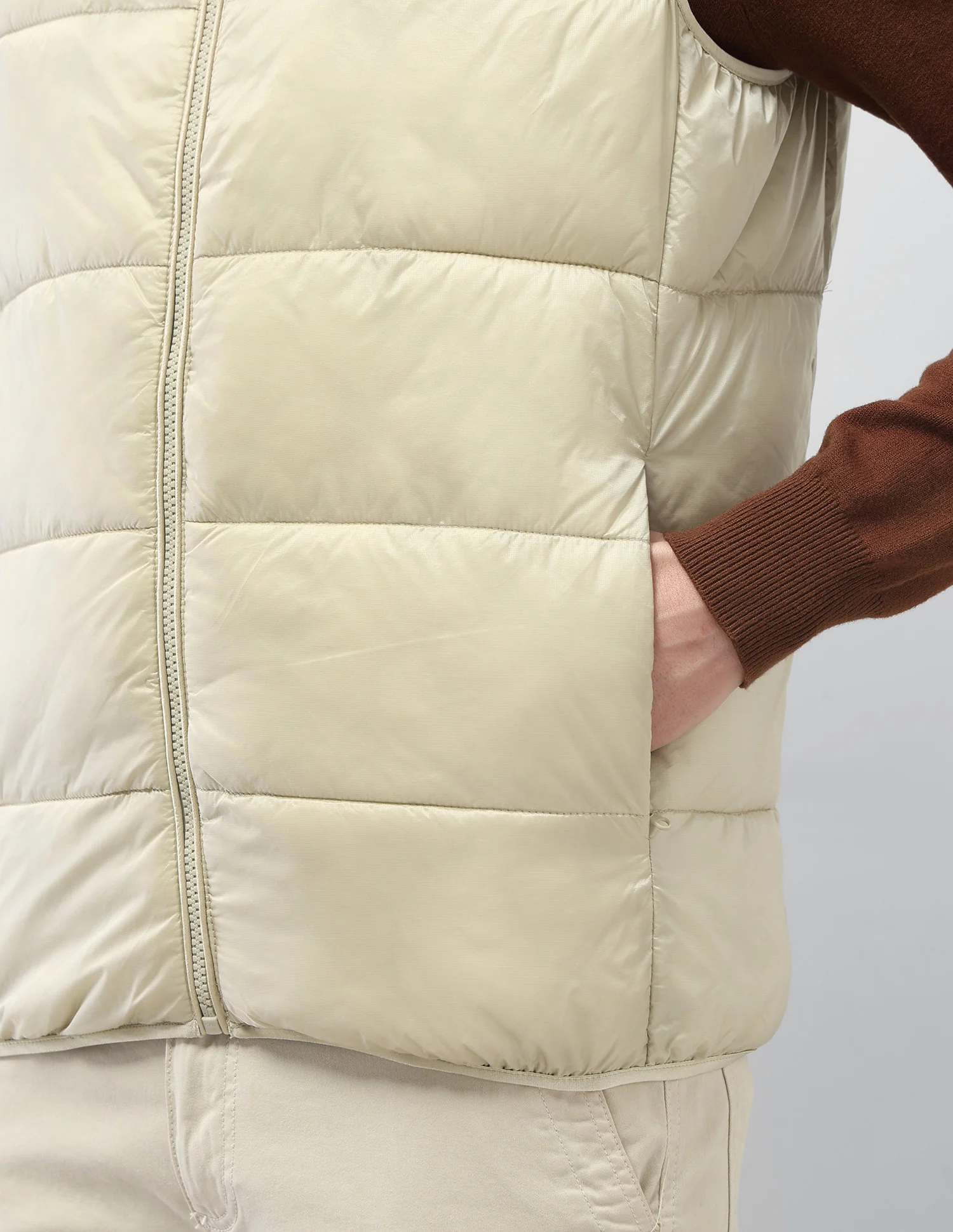 Solid Regular Fit Puffer Sleeveless Jacket - Image 8