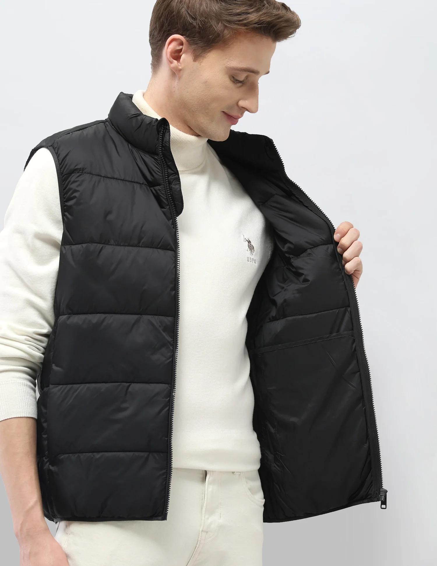 Solid Regular Fit Puffer Sleeveless Jacket - Image 9