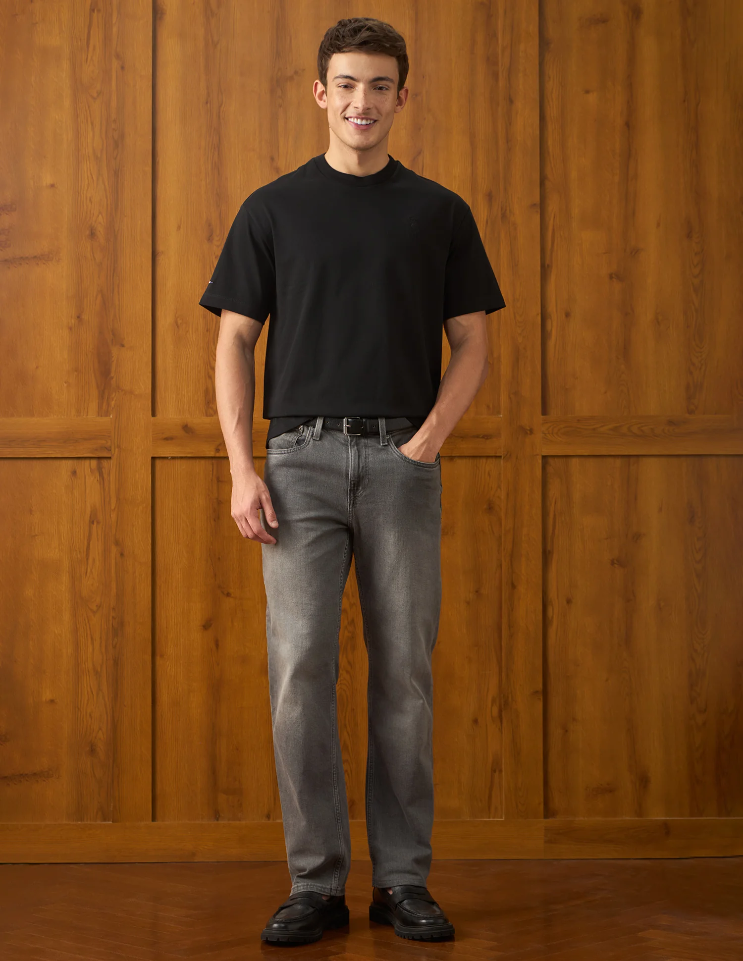 Solid Relaxed Fit T-Shirt - Image 3