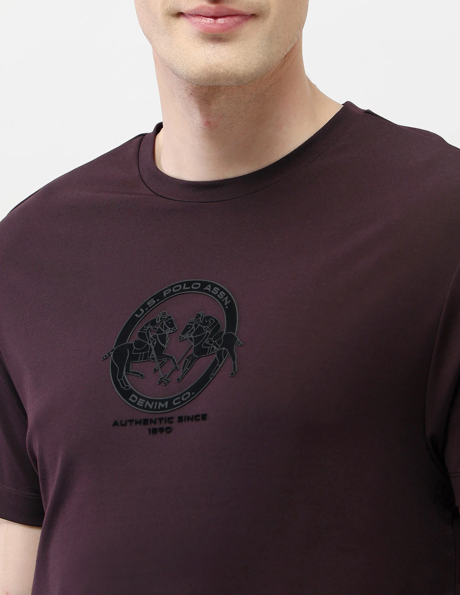 Solid Slim Fit Black & Gold T-Shirt - Image 7