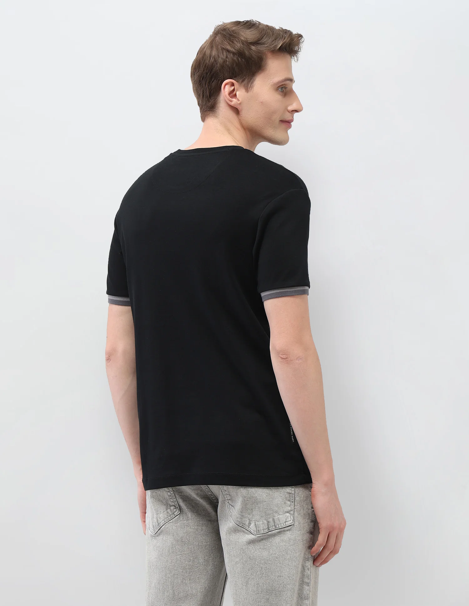 Solid Slim Fit Black & Gold T-Shirt - Image 5