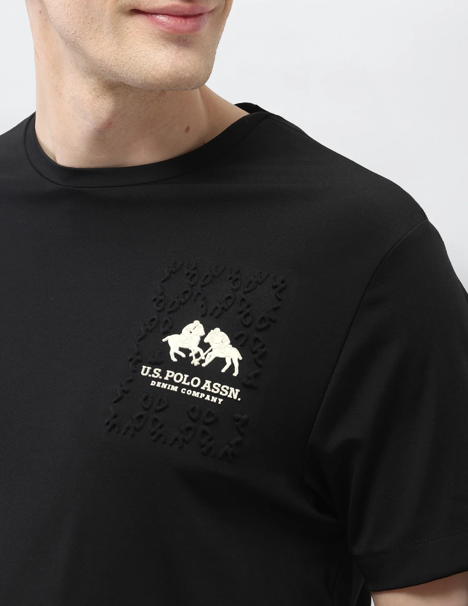 Solid Slim Fit Black & Gold T-Shirt - Image 7