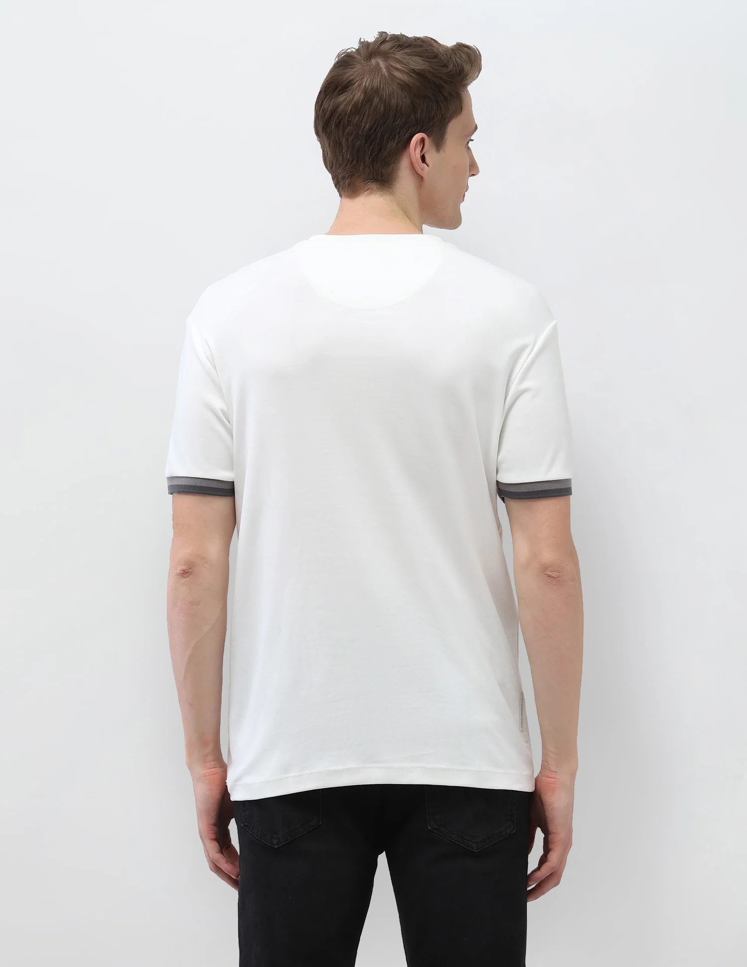 Solid Slim Fit Black & Gold T-Shirt - Image 5