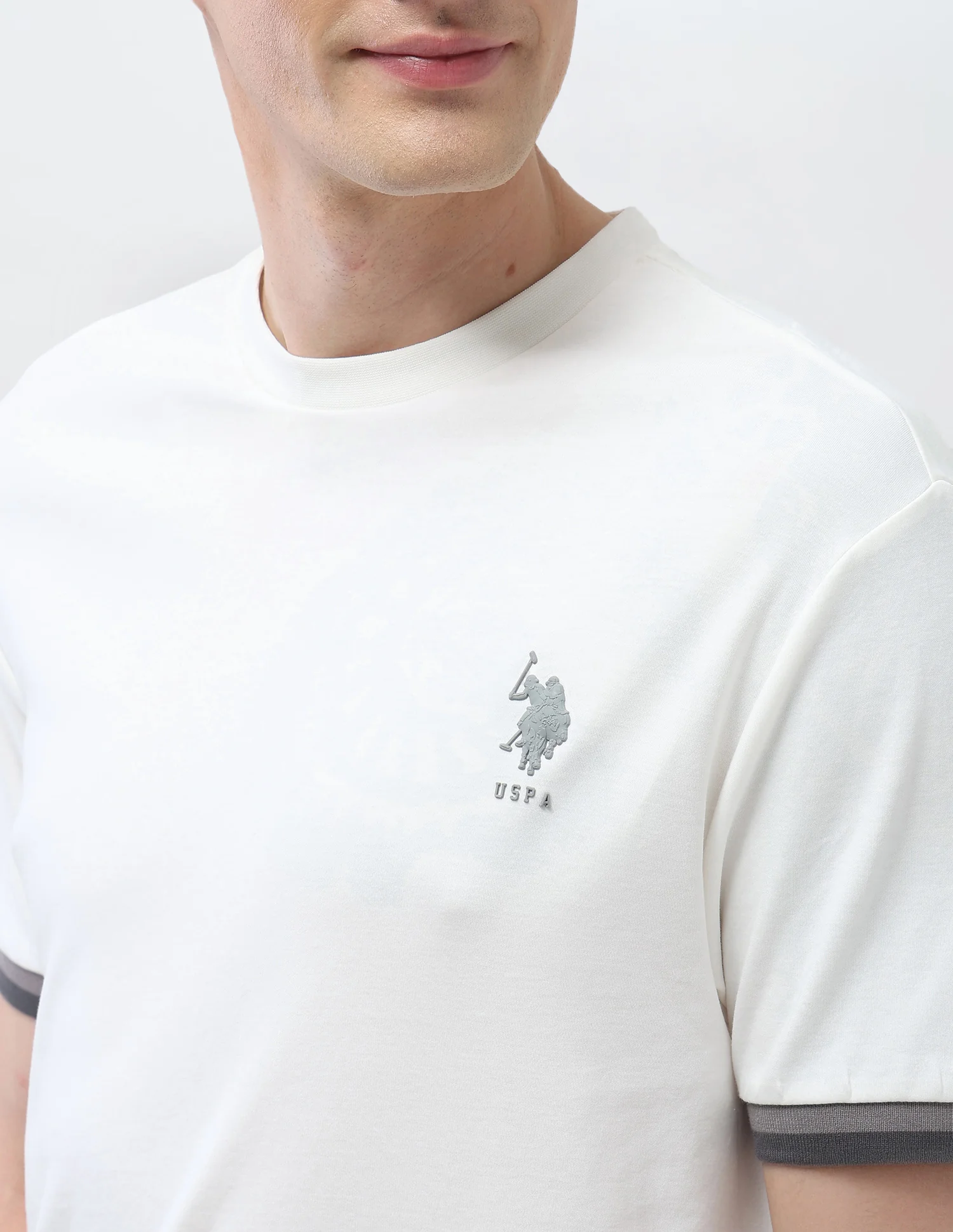 Solid Slim Fit Black & Gold T-Shirt - Image 7