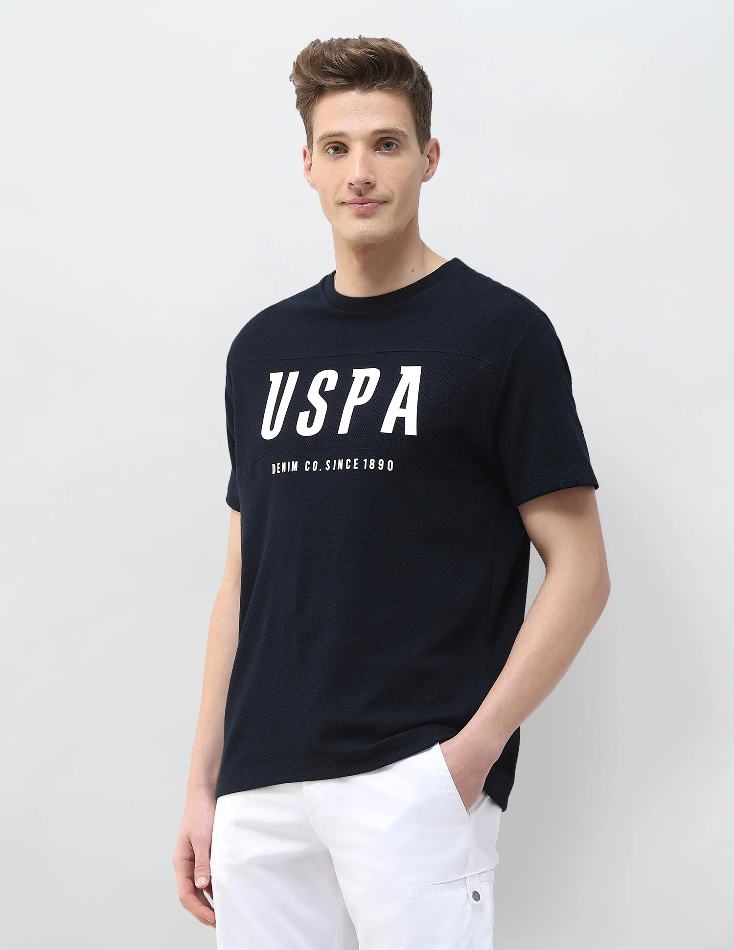 Textured Brand Printed Motel On The Coast T-Shirt - Image 4