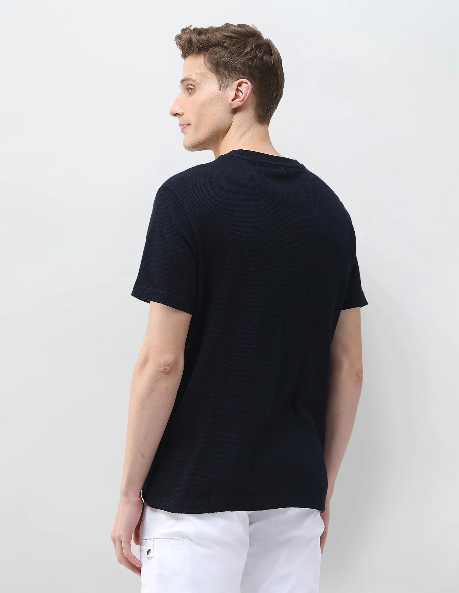 Textured Brand Printed Motel On The Coast T-Shirt - Image 5