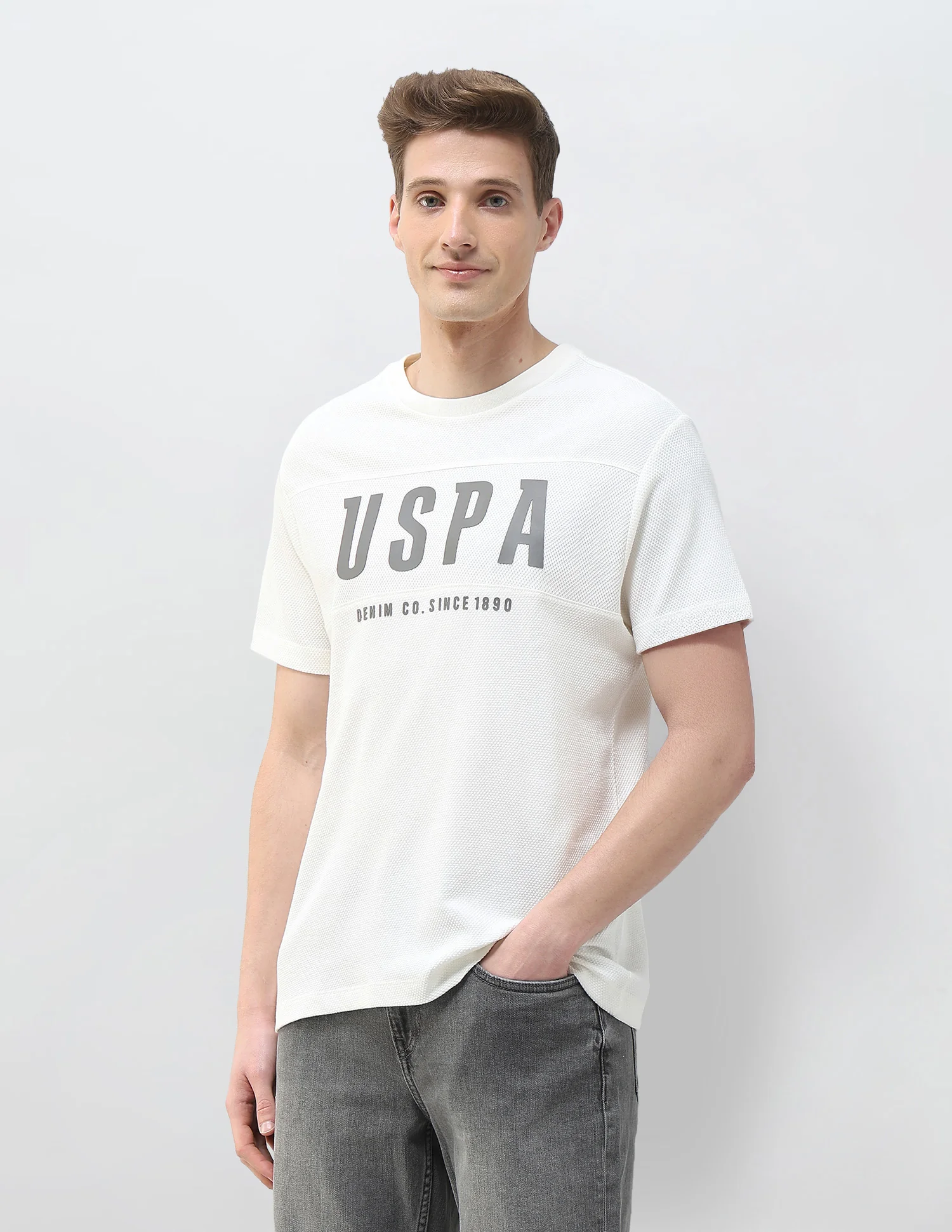 Textured Brand Printed Motel On The Coast T-Shirt - Image 4