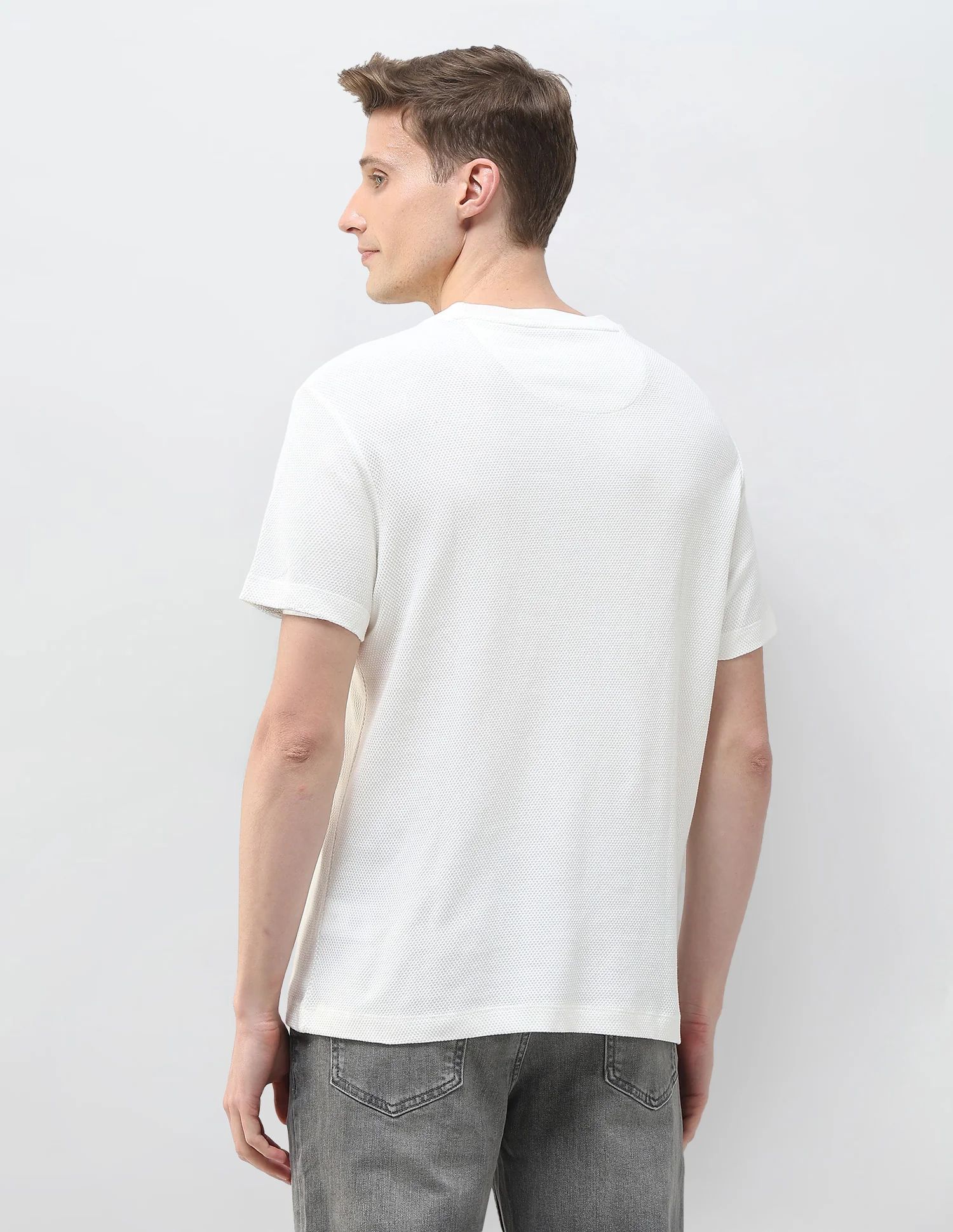 Textured Brand Printed Motel On The Coast T-Shirt - Image 5
