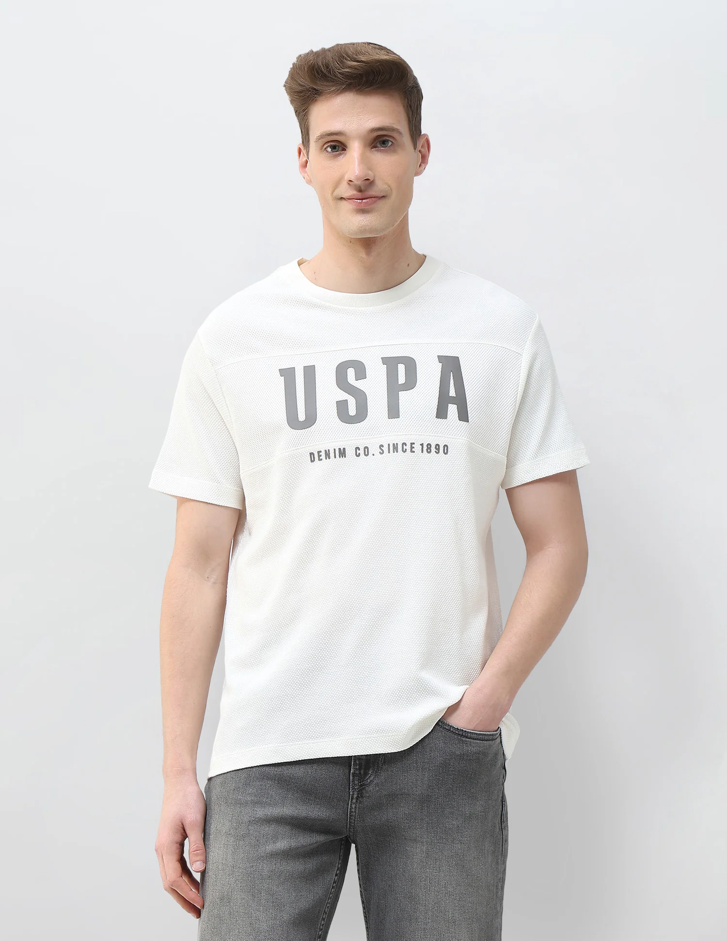 Textured Brand Printed Motel On The Coast T-Shirt - Image 6