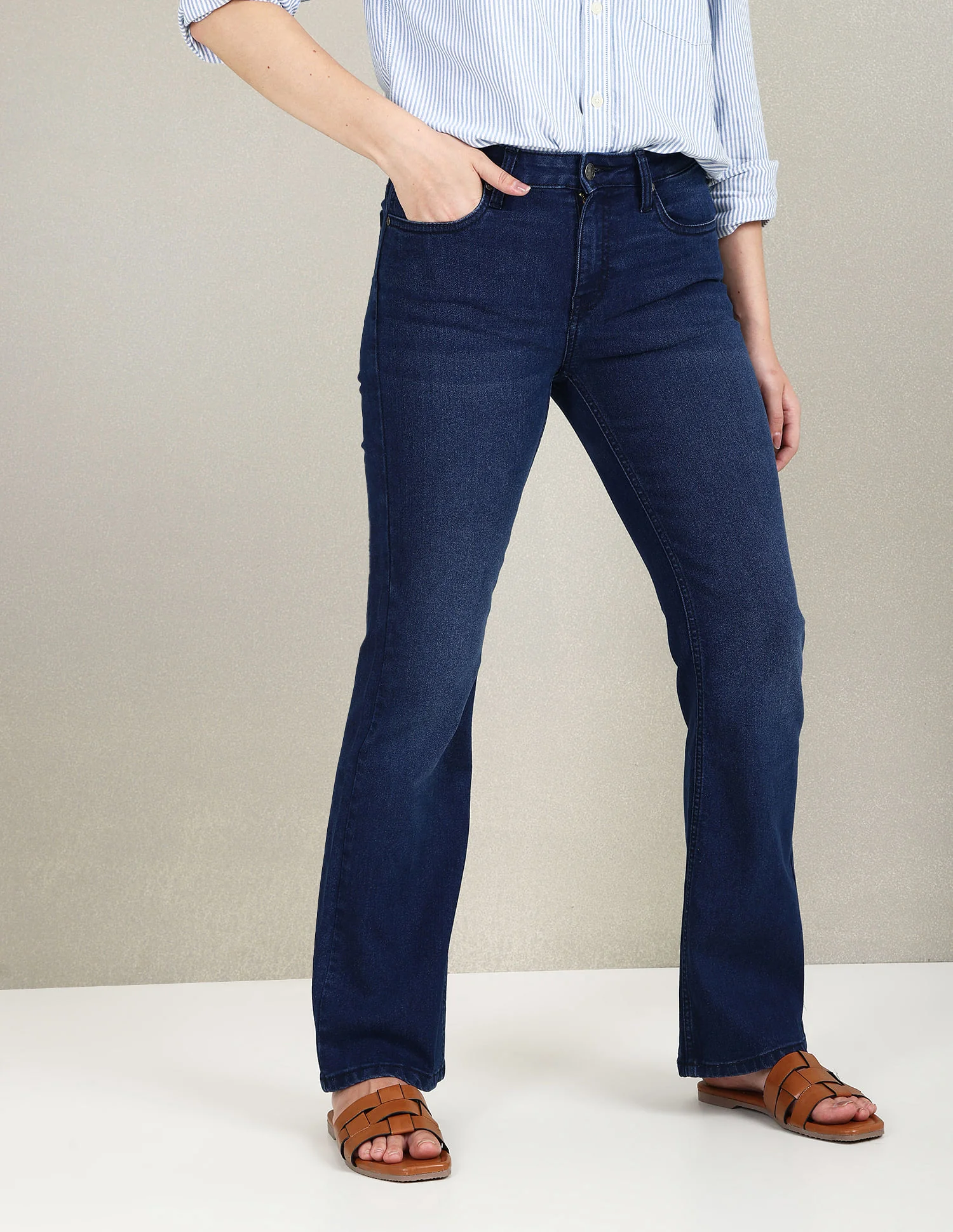 Mid Rise Bootcut Fit Jeans
