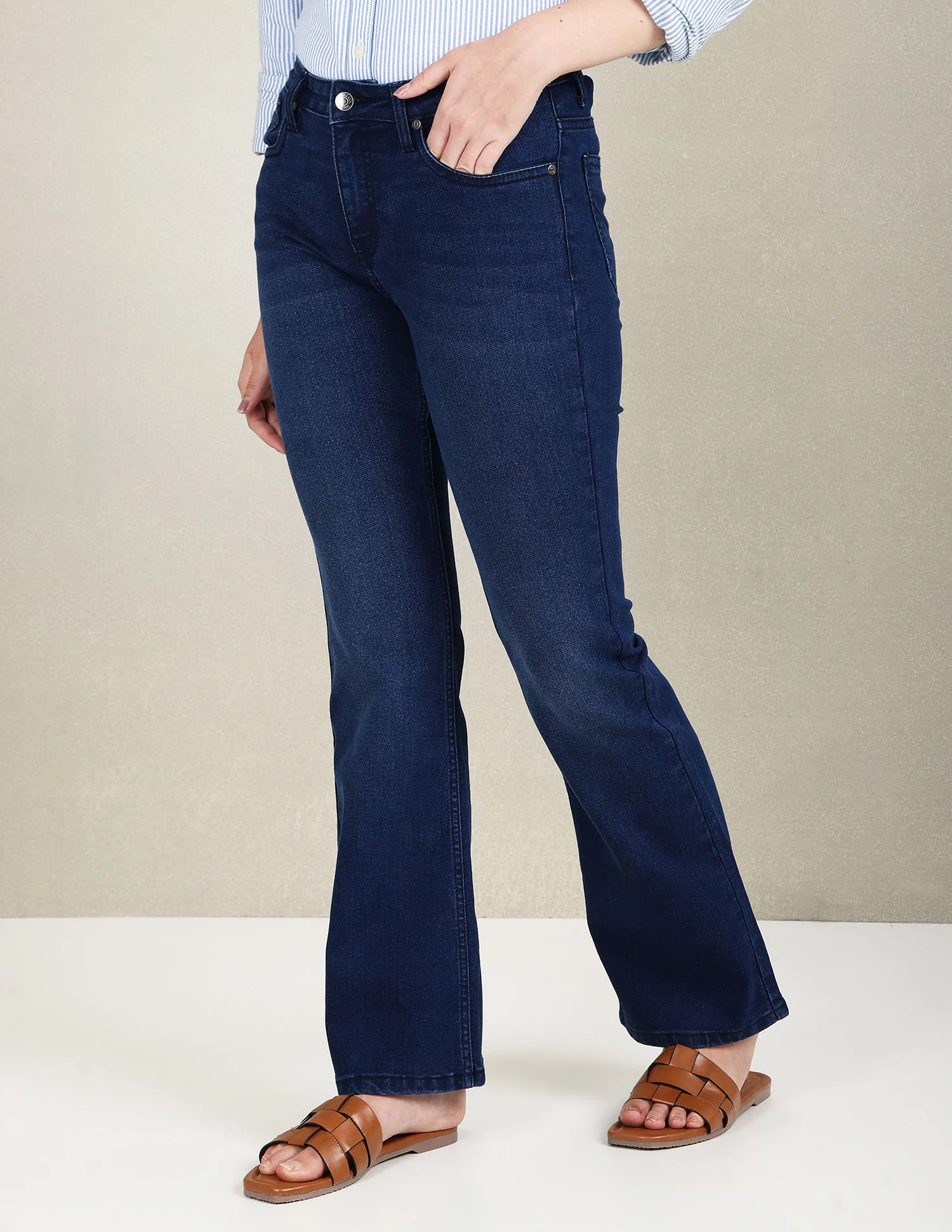 Mid Rise Bootcut Fit Jeans - Image 4