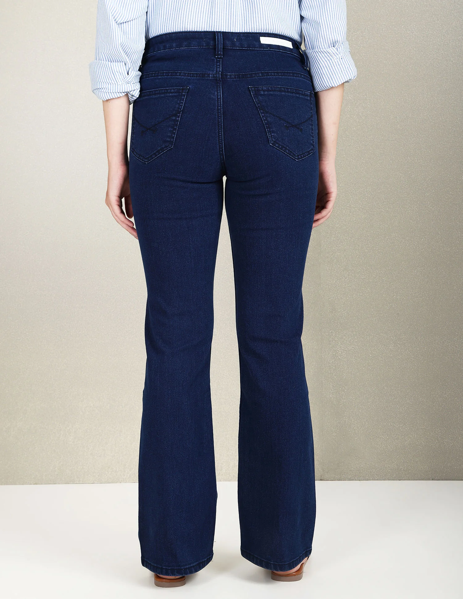 Mid Rise Bootcut Fit Jeans - Image 5