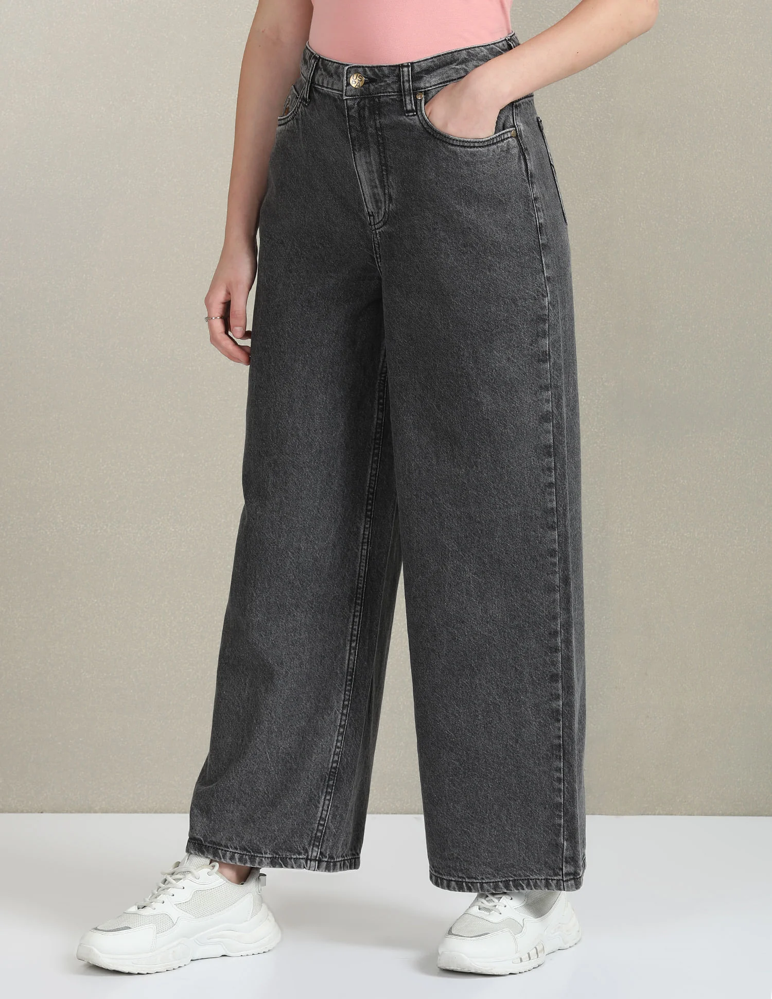 Mid Rise Rinsed Jeans - Image 4