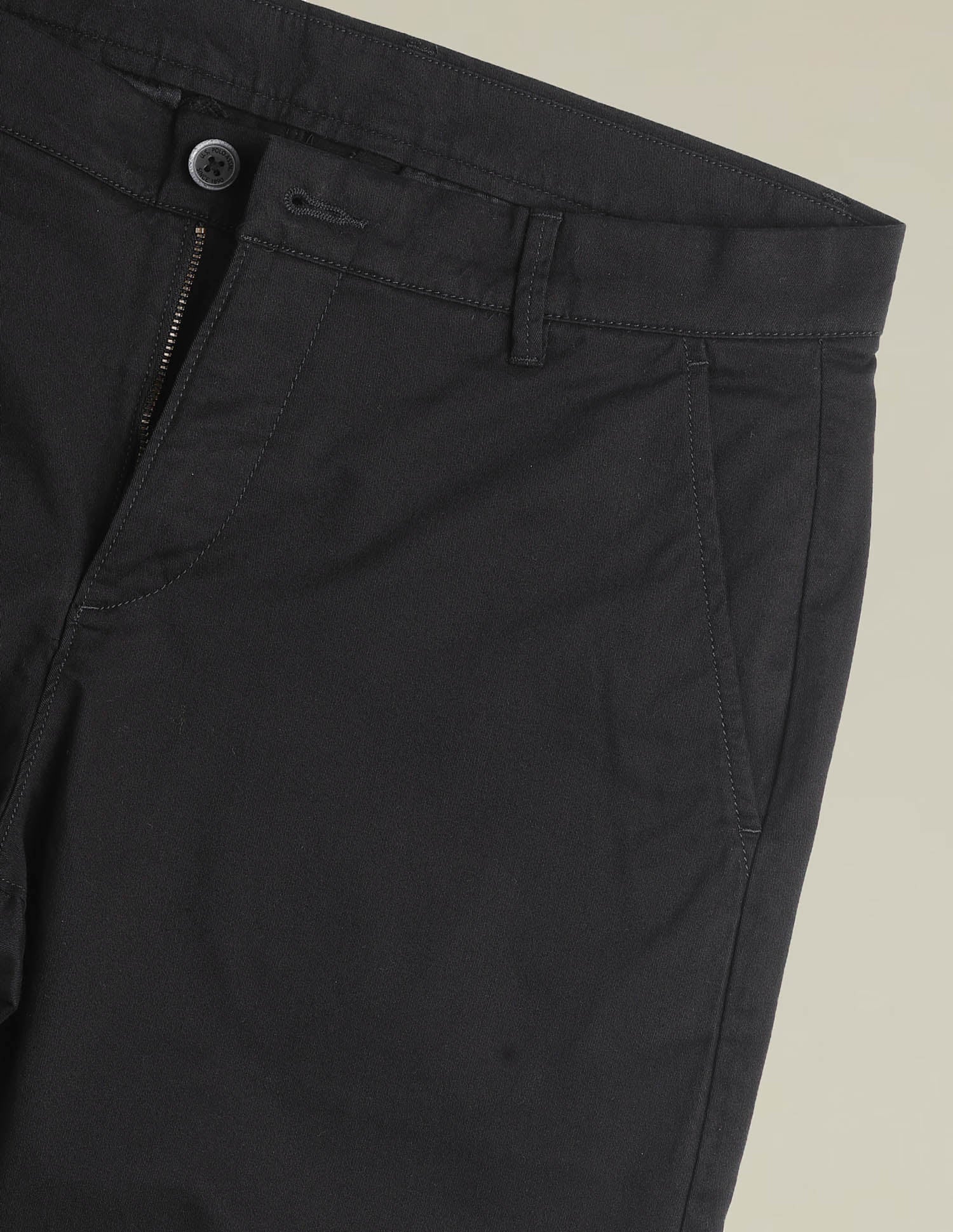 Mid Rise Solid Slim Fit Shorts - Image 2