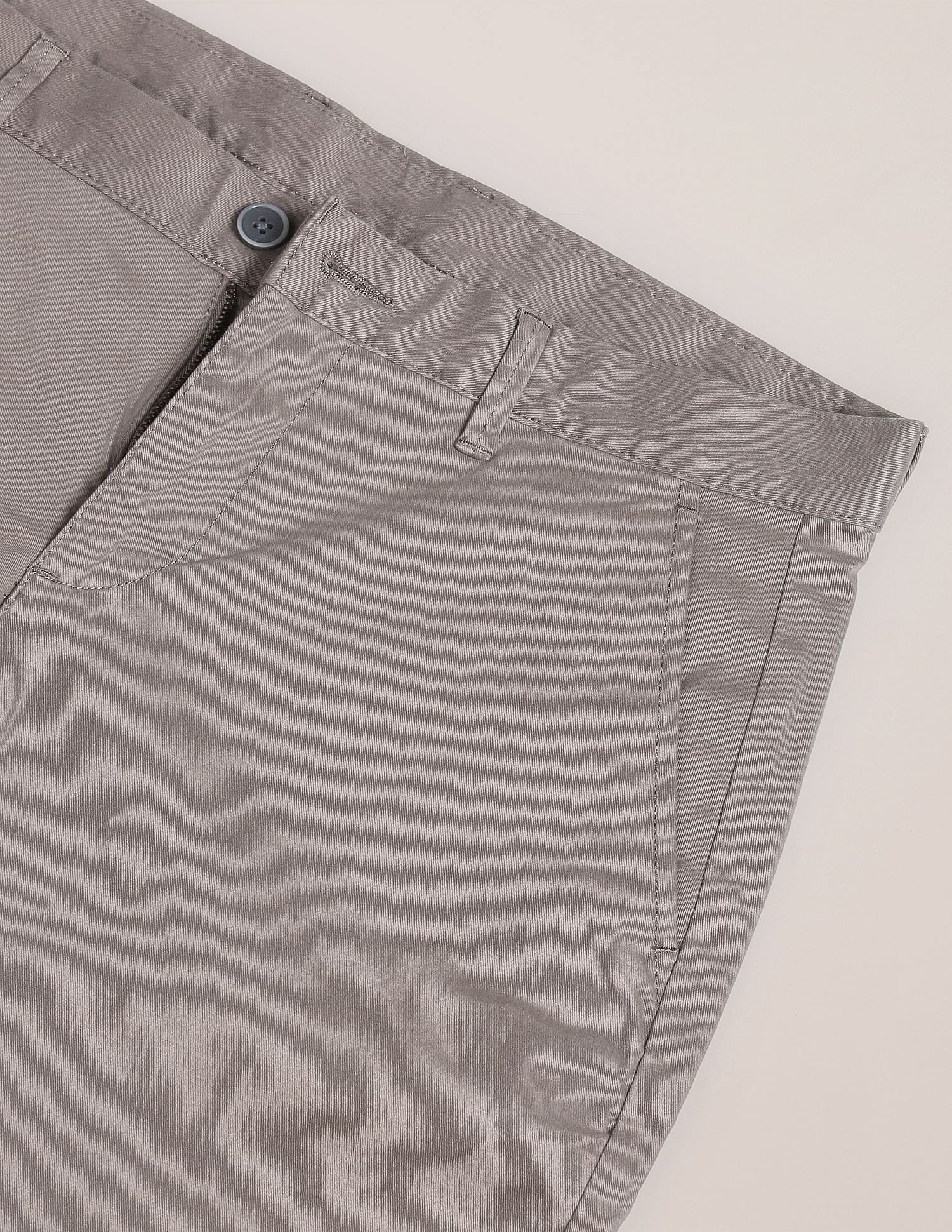 Mid Rise Solid Slim Fit Shorts - Image 2
