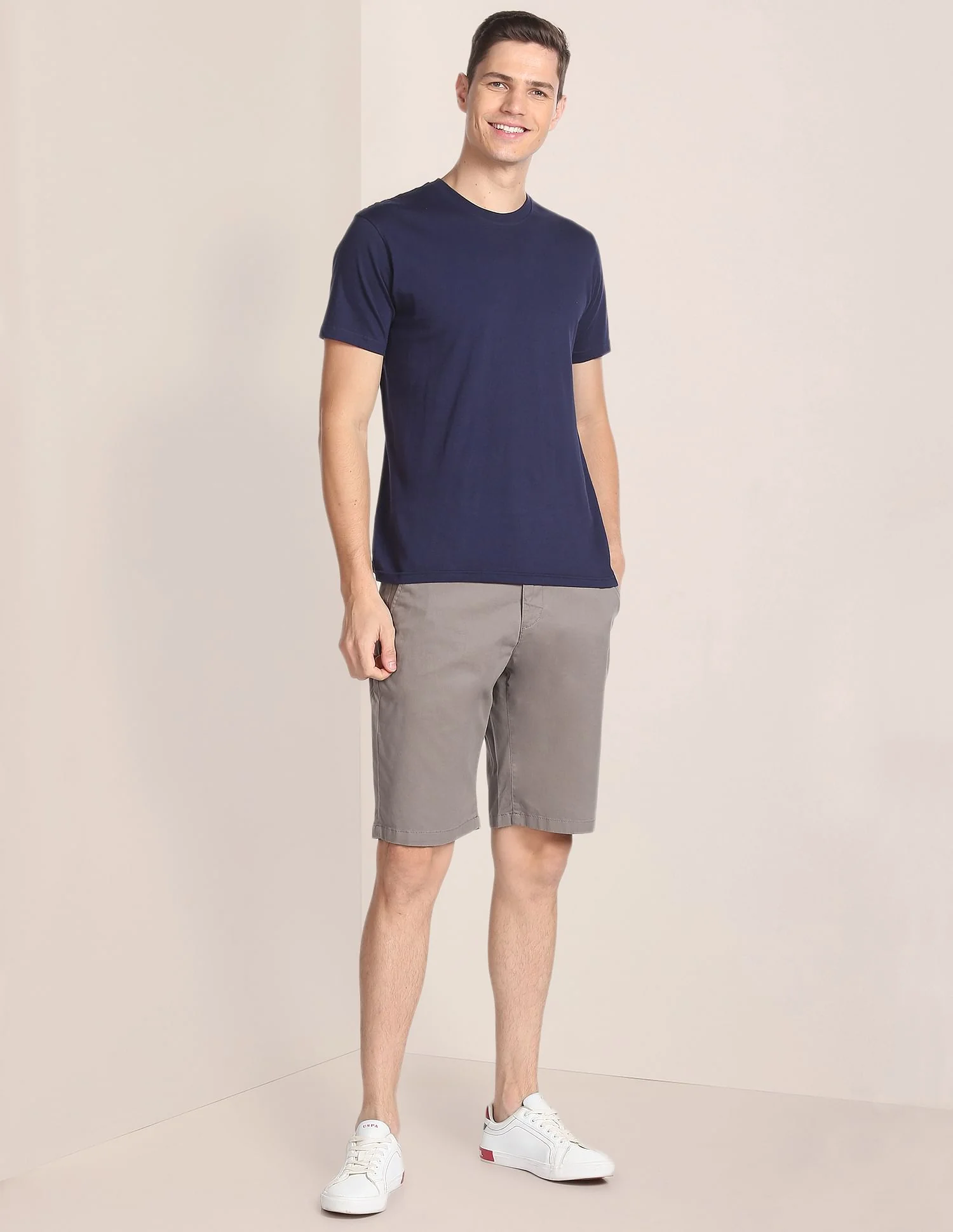 Mid Rise Solid Slim Fit Shorts - Image 3