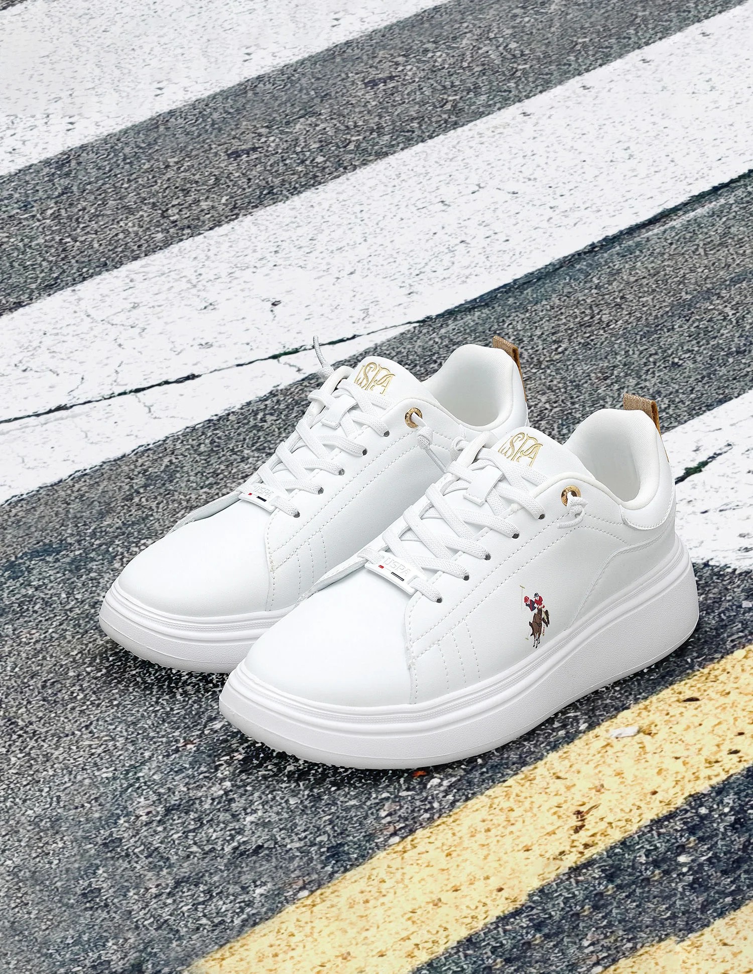 Minimal Logo Ariel Sneakers