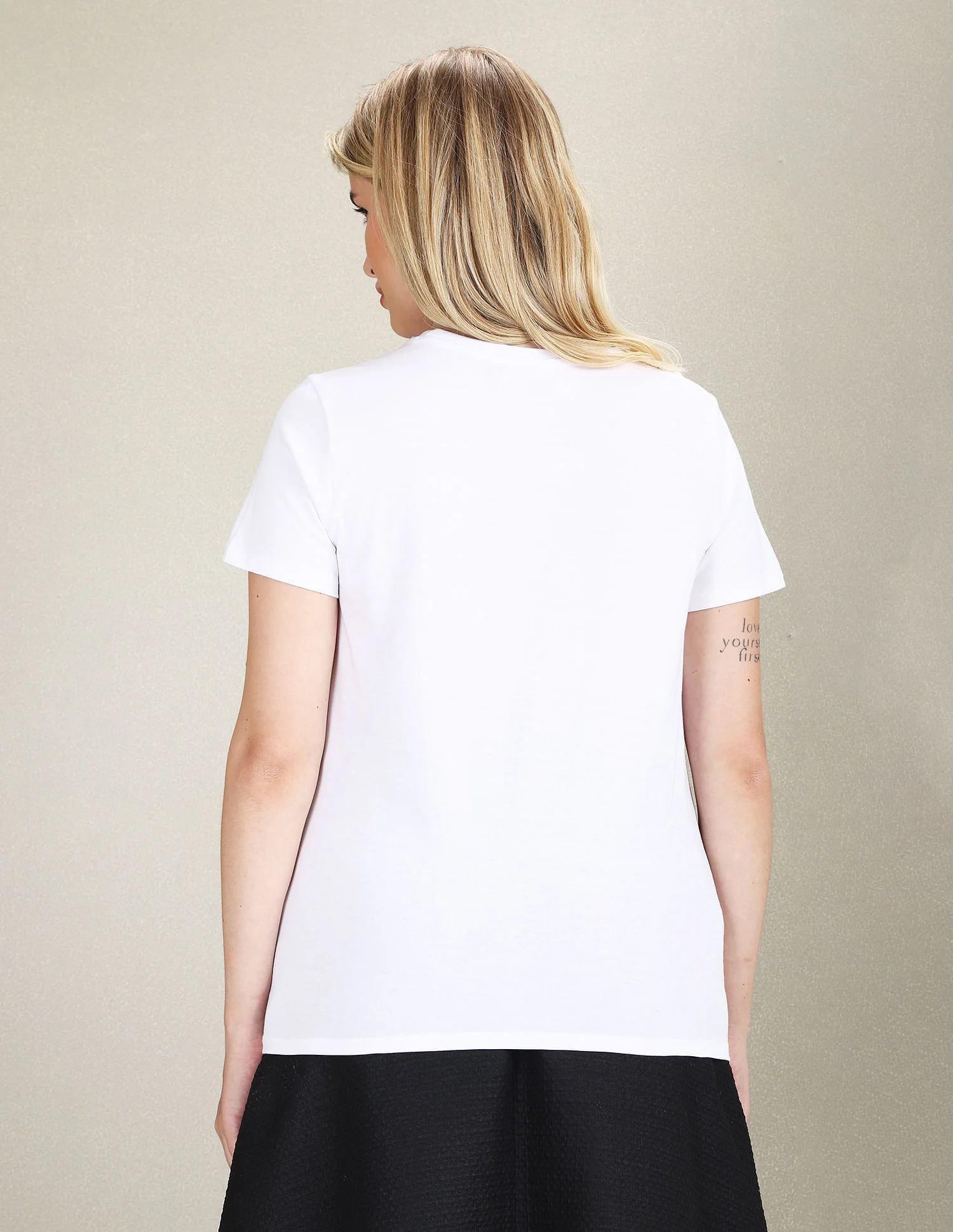 Ribbed Neck Circle Brand Print T-Shirt - Image 5