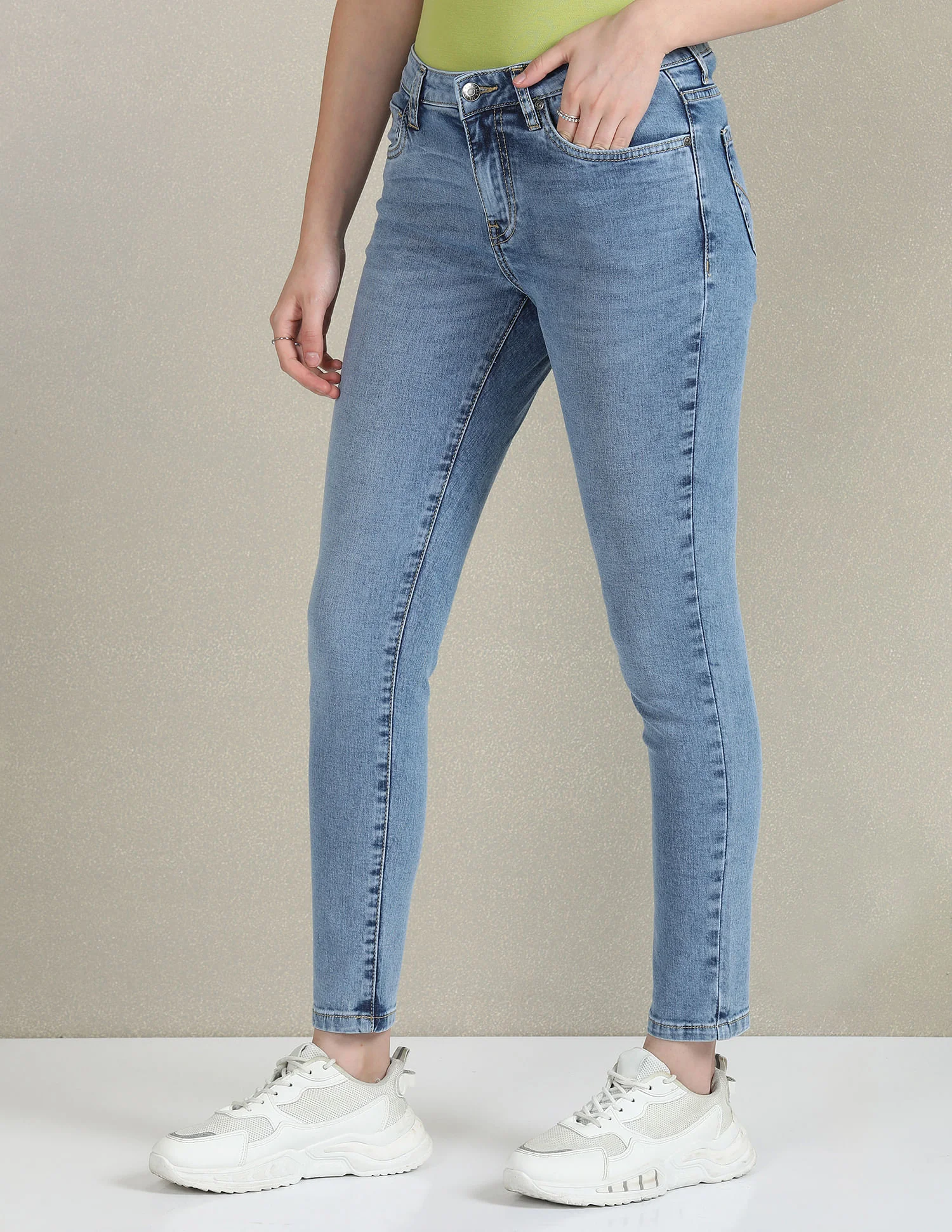 Skinny Fit Rinsed Jeans - Image 4