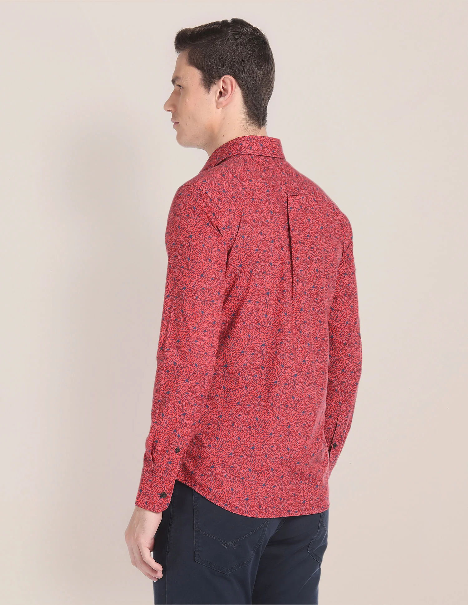 Spread Collar Graphic Print Shirt - Image 5