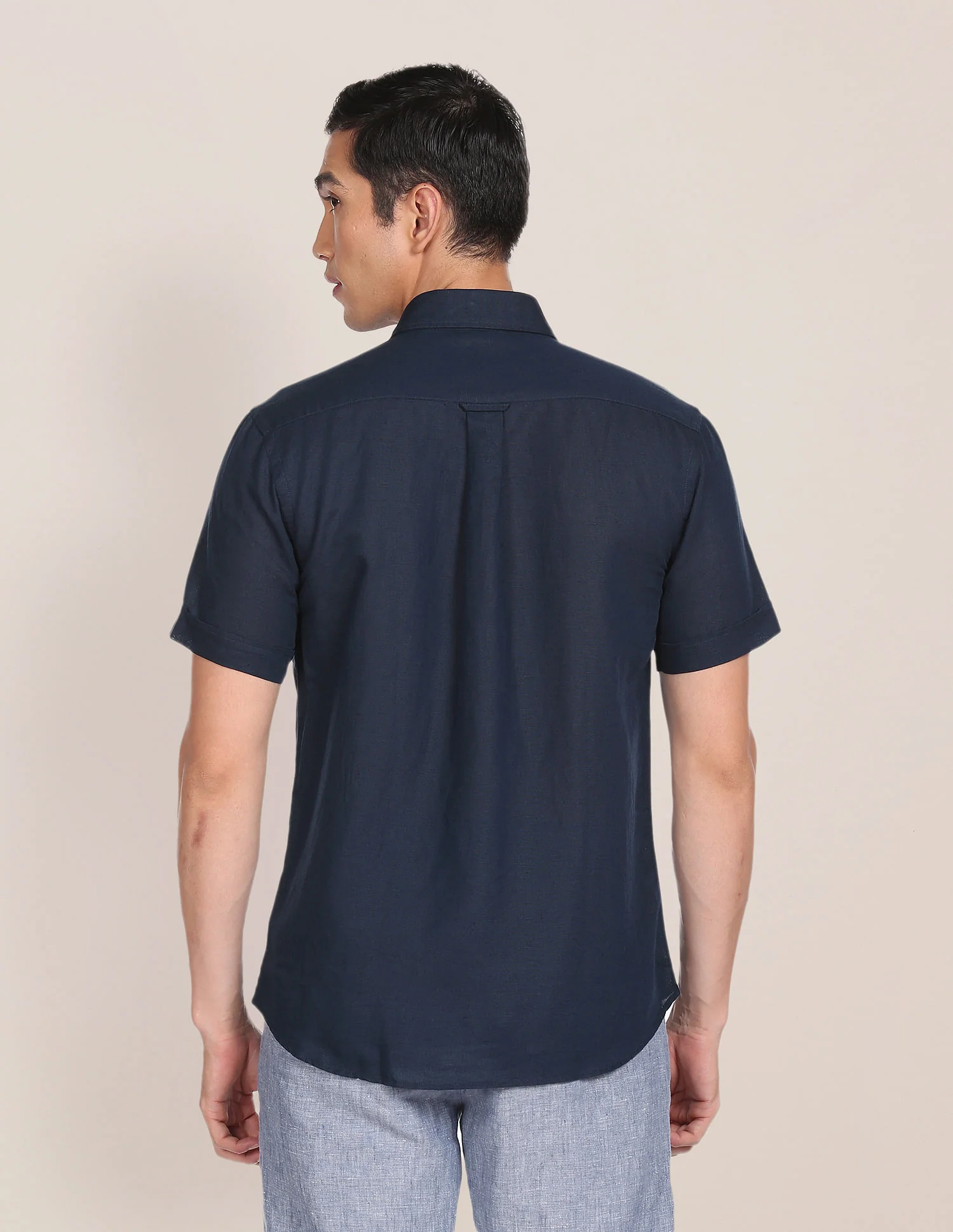 Spread Collar Solid Casual Shirt - Image 5