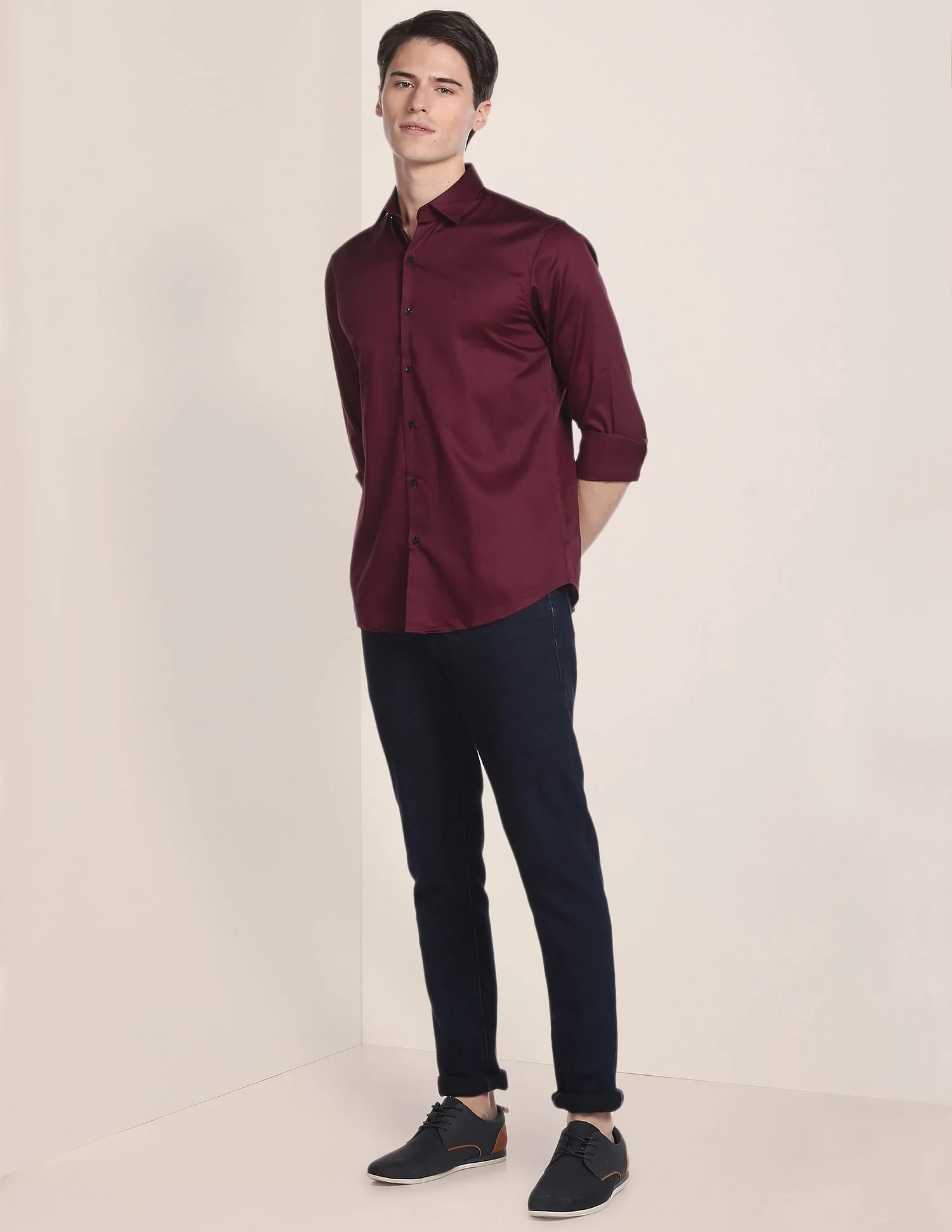 Spread Collar Solid Casual Shirt - Image 3