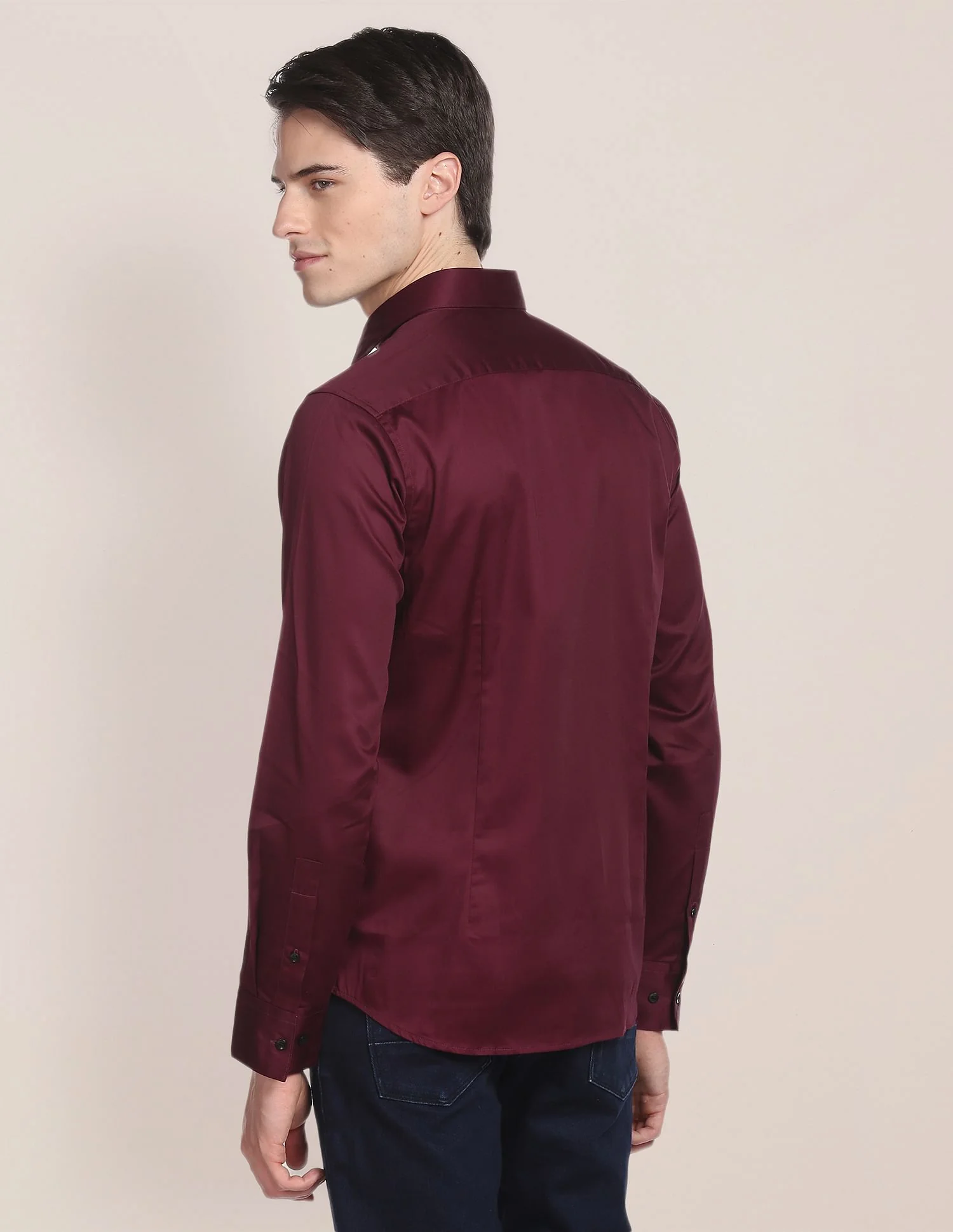 Spread Collar Solid Casual Shirt - Image 5