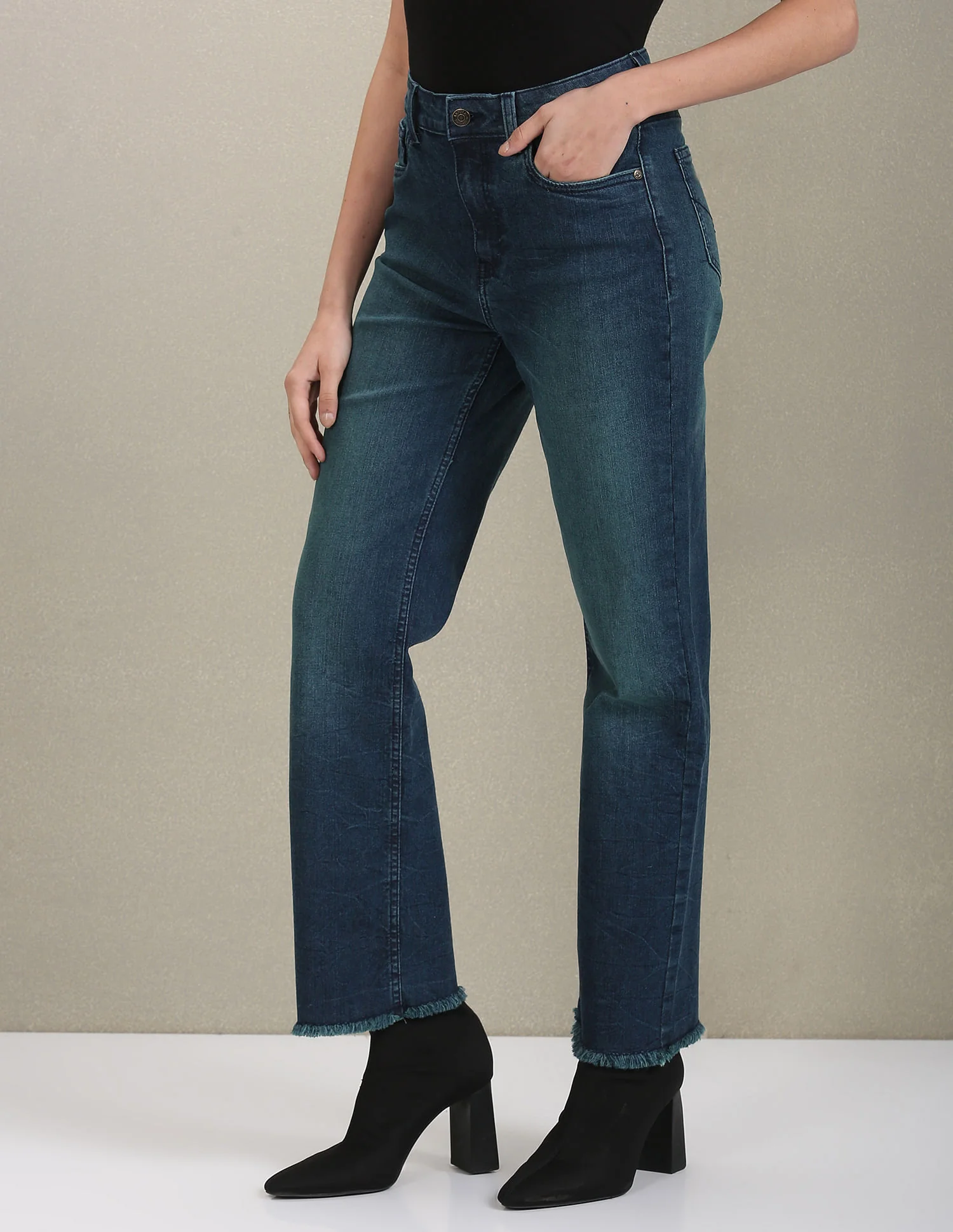 Straight Fit Rinsed Jeans - Image 4