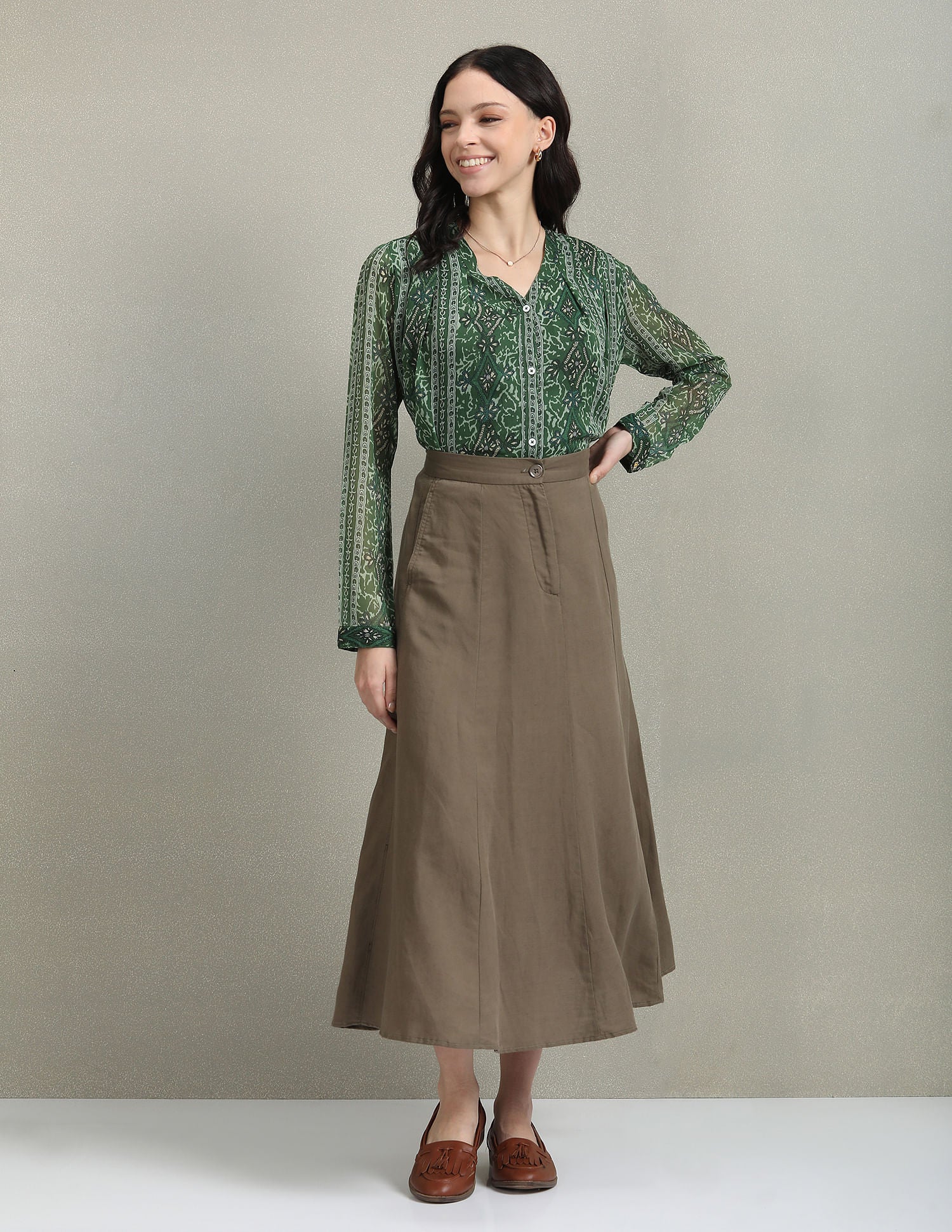 V-Neck Graphic Print Top - Image 3