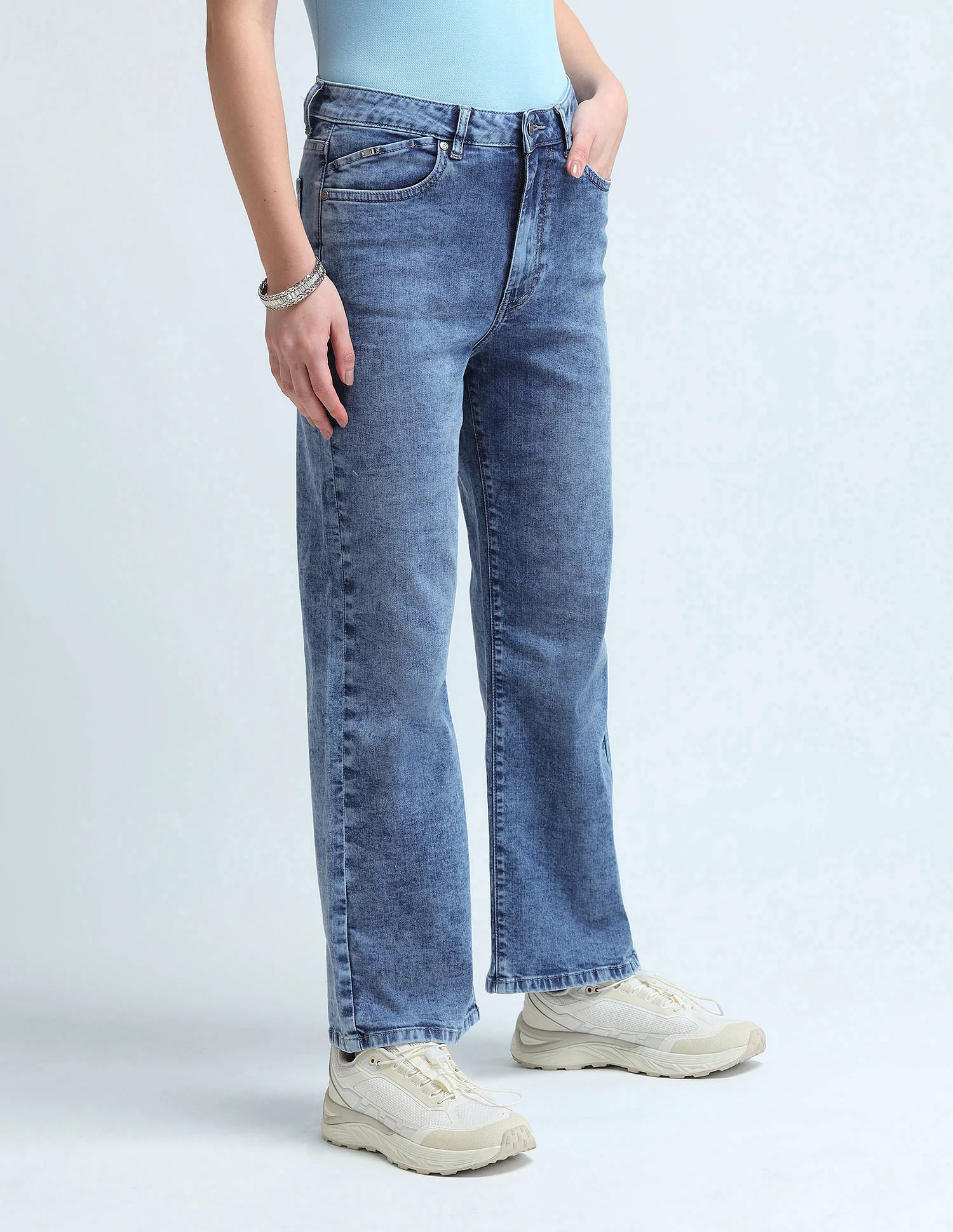 Wide Leg Fit Blue Jeans - Image 4